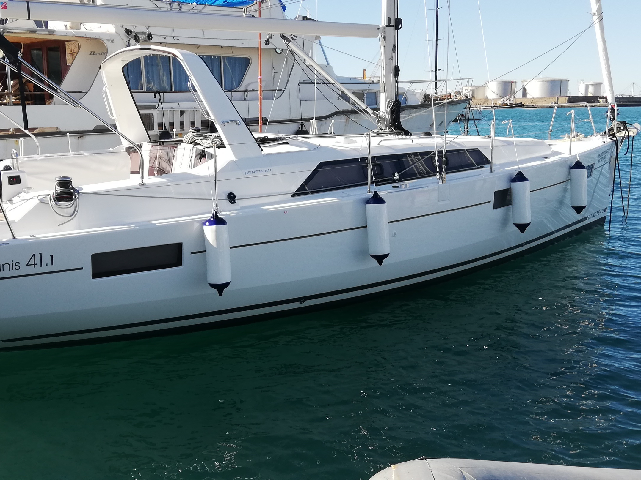 Photo #1 - Oceanis 41.1 (Kira) in Vibo Marina - 61430