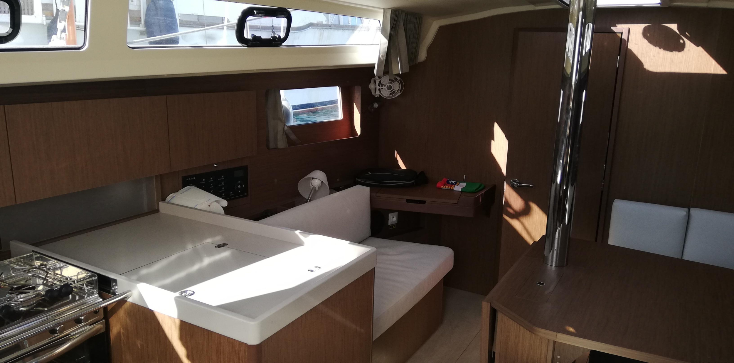 Photo #8 - Oceanis 41.1 (Kira) in Vibo Marina - 61430