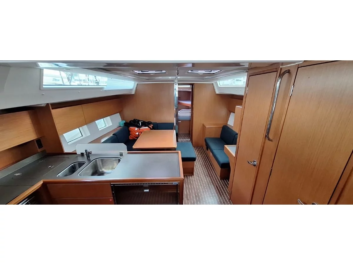 Bavaria C45 (Bluna) Interior image - 1