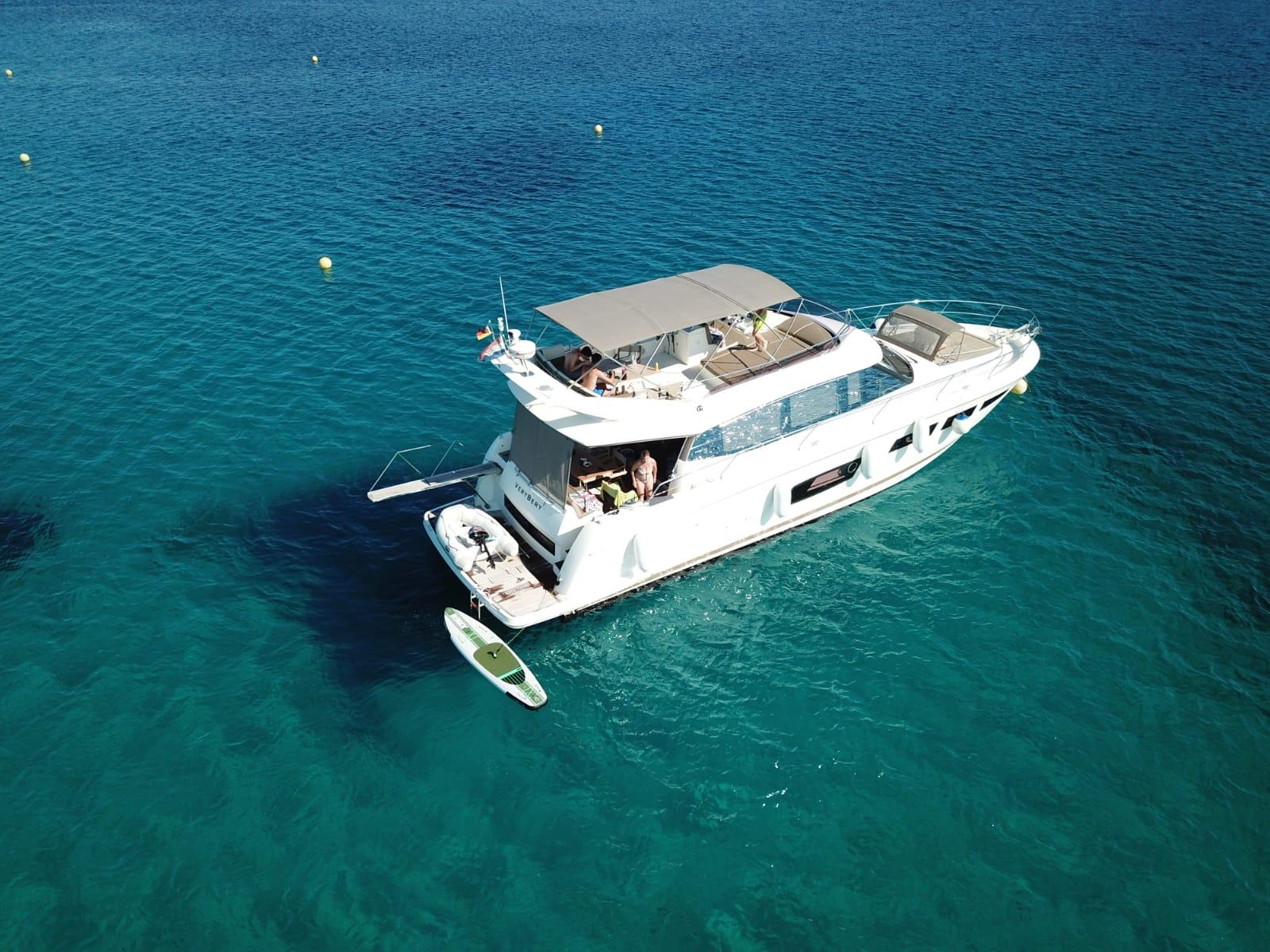 Photo #42 - Prestige 550 Fly (Very Bery) in Primosten - 61326