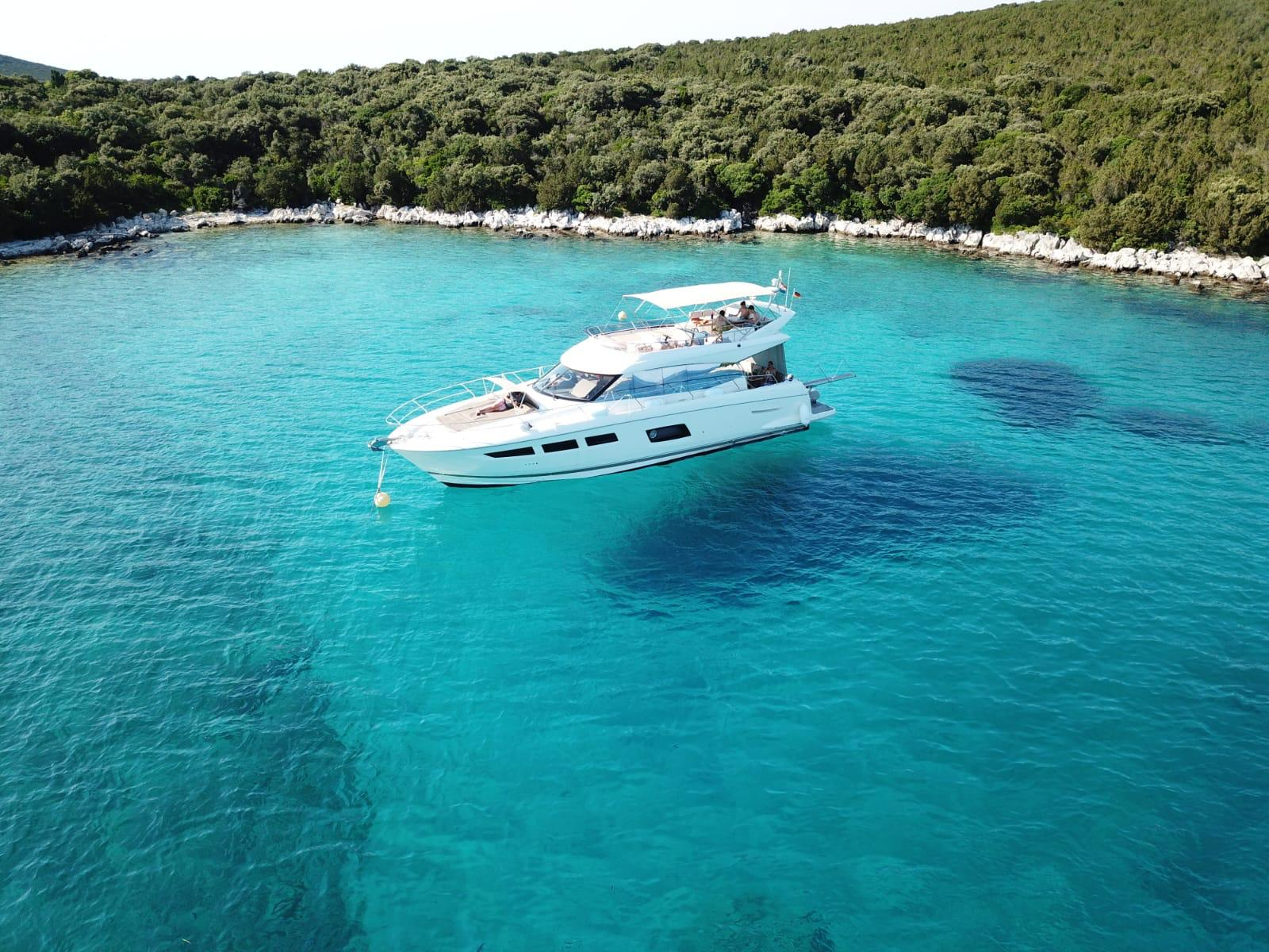 Photo #22 - Prestige 550 Fly (Very Bery) in Primosten - 61326