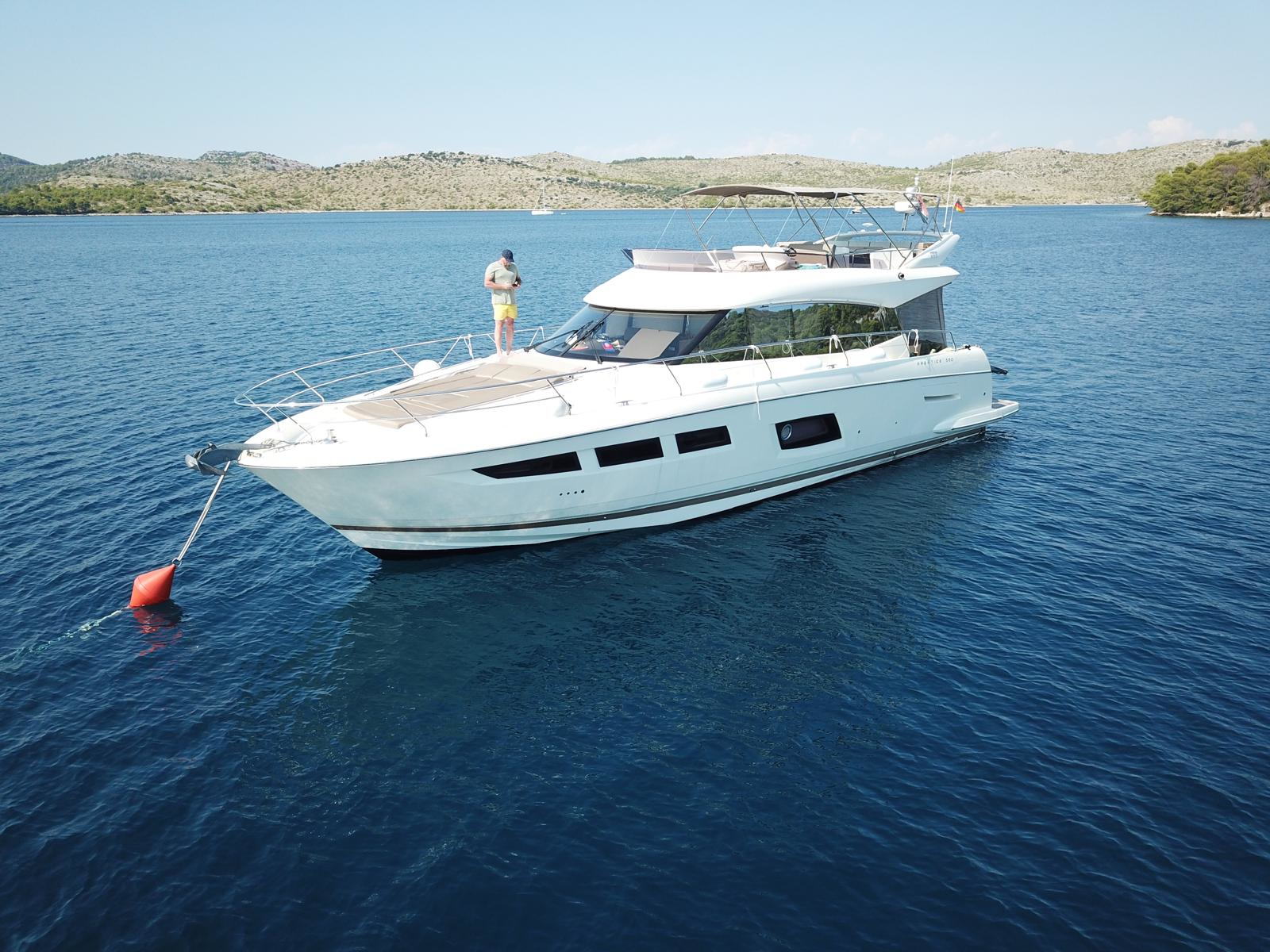 Photo #37 - Prestige 550 Fly (Very Bery) in Primosten - 61326