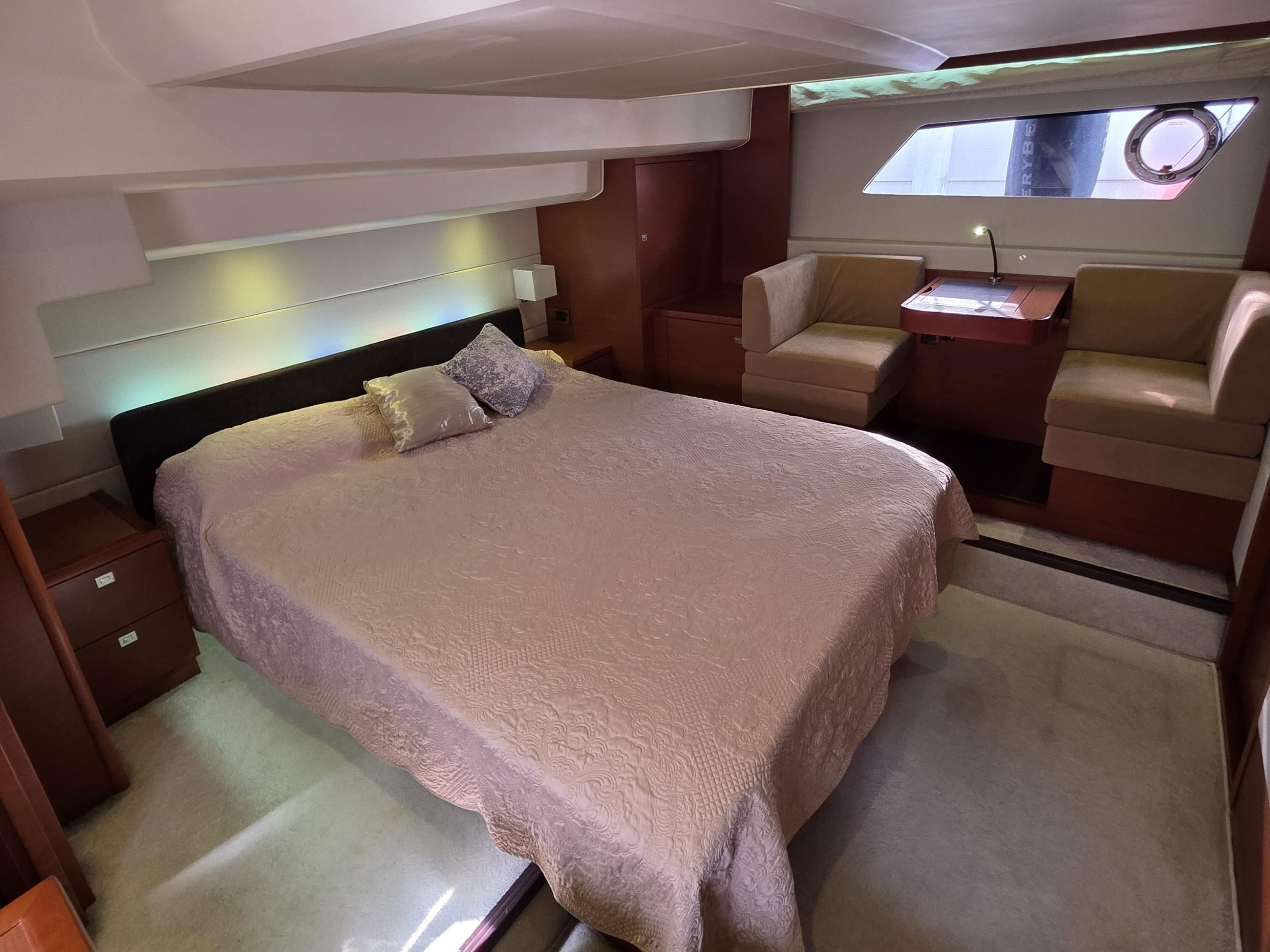 Photo #31 - Prestige 550 Fly (Very Bery) in Primosten - 61326