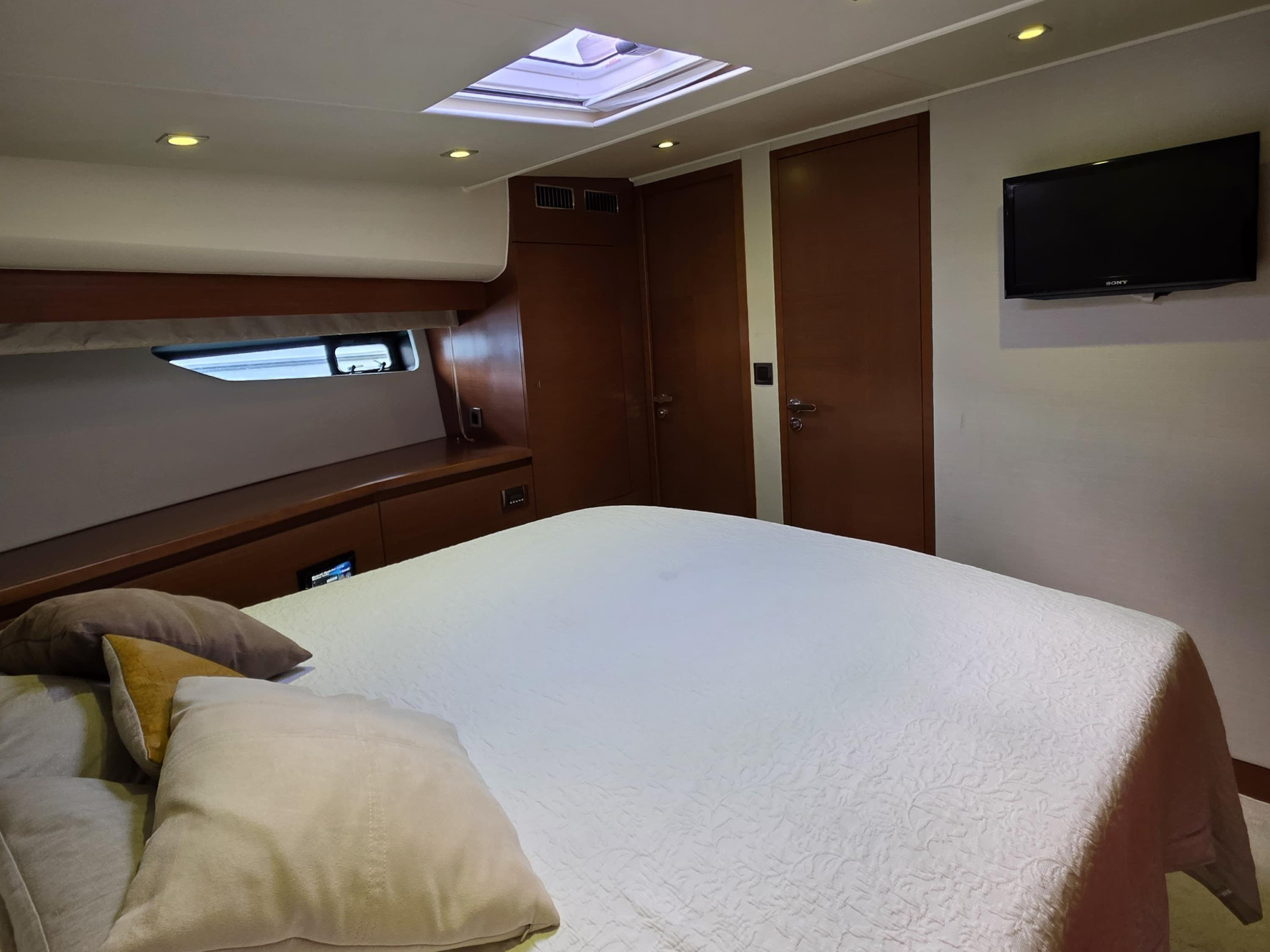 Photo #13 - Prestige 550 Fly (Very Bery) in Primosten - 61326