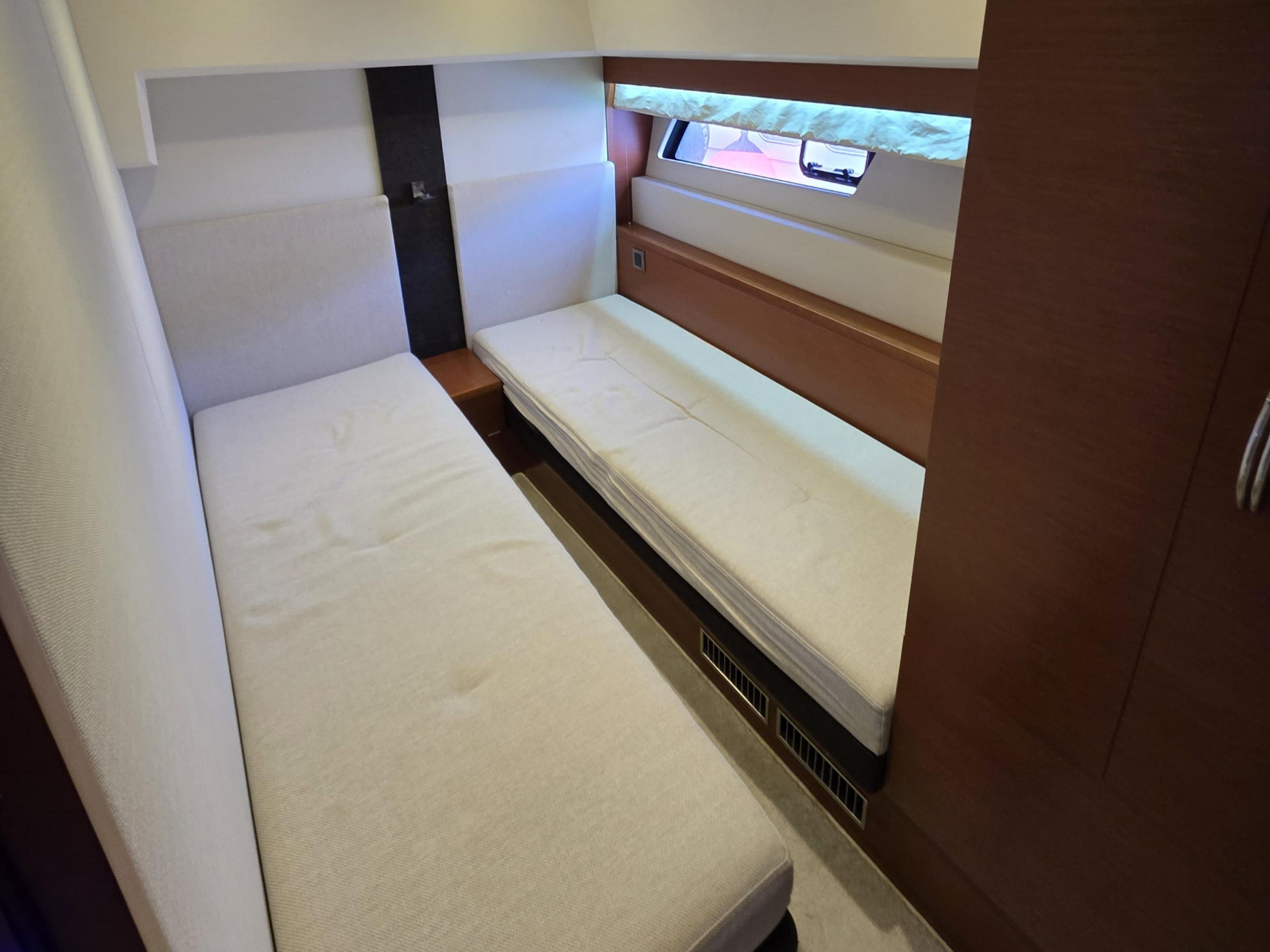 Photo #6 - Prestige 550 Fly (Very Bery) in Primosten - 61326