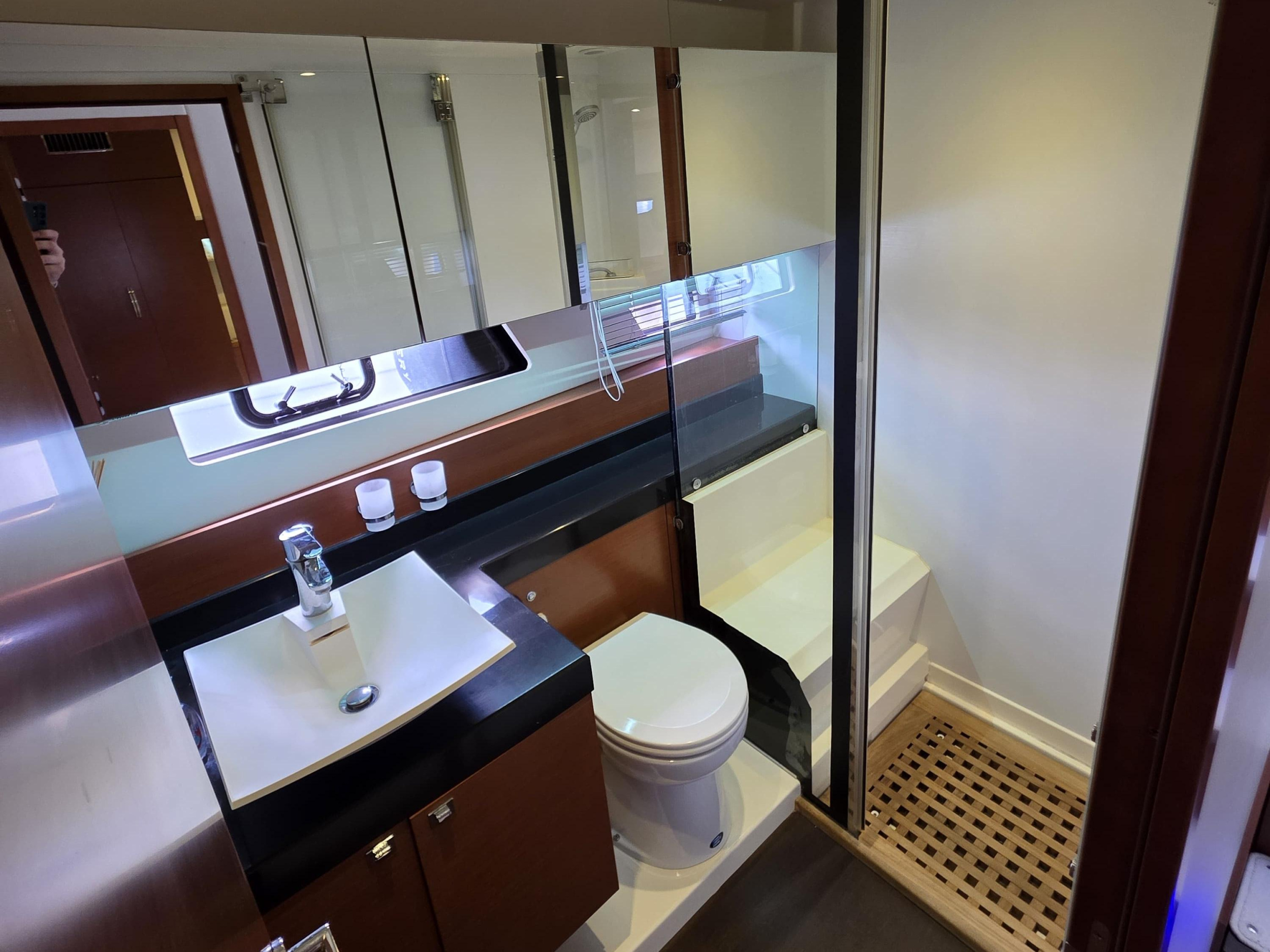 Photo #36 - Prestige 550 Fly (Very Bery) in Primosten - 61326