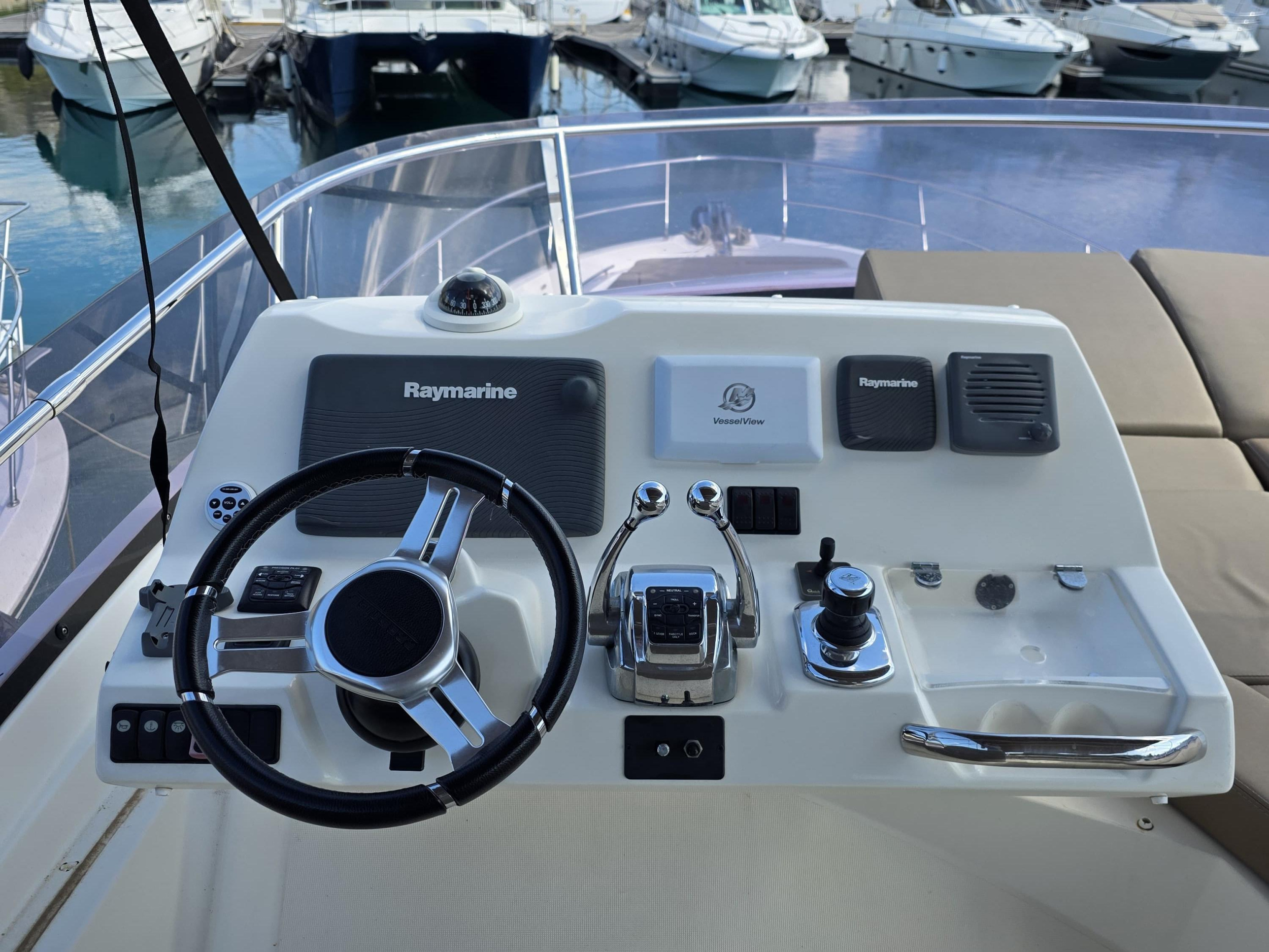 Photo #32 - Prestige 550 Fly (Very Bery) in Primosten - 61326