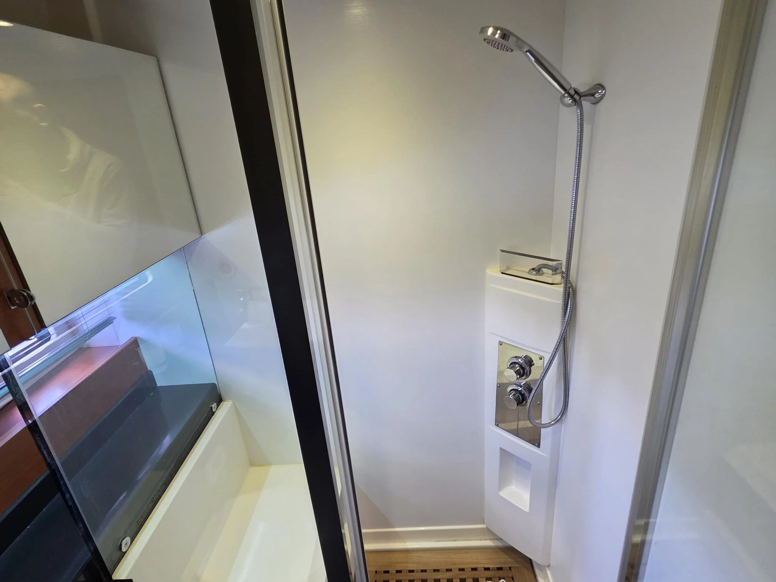 Prestige 550 Fly (Very Bery)  - 16