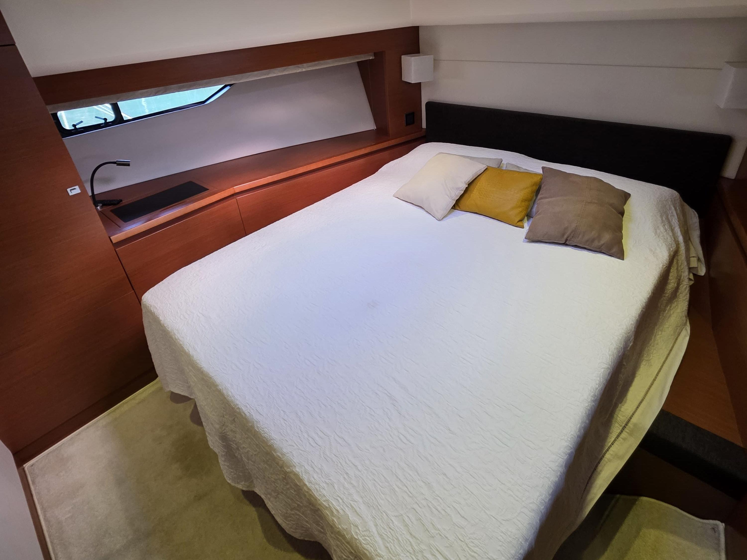 Photo #24 - Prestige 550 Fly (Very Bery) in Primosten - 61326