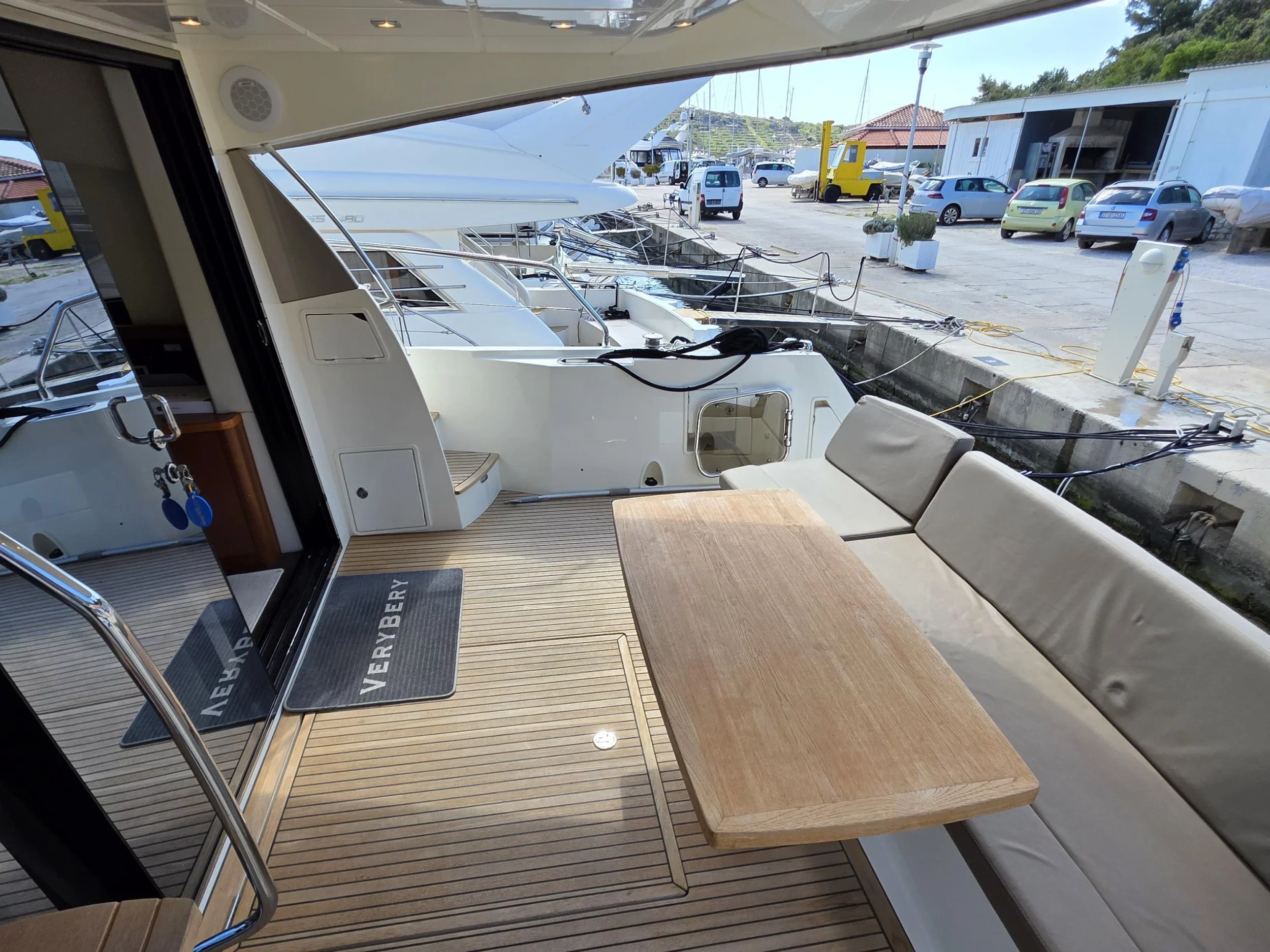 Prestige 550 Fly (Very Bery)  - 38