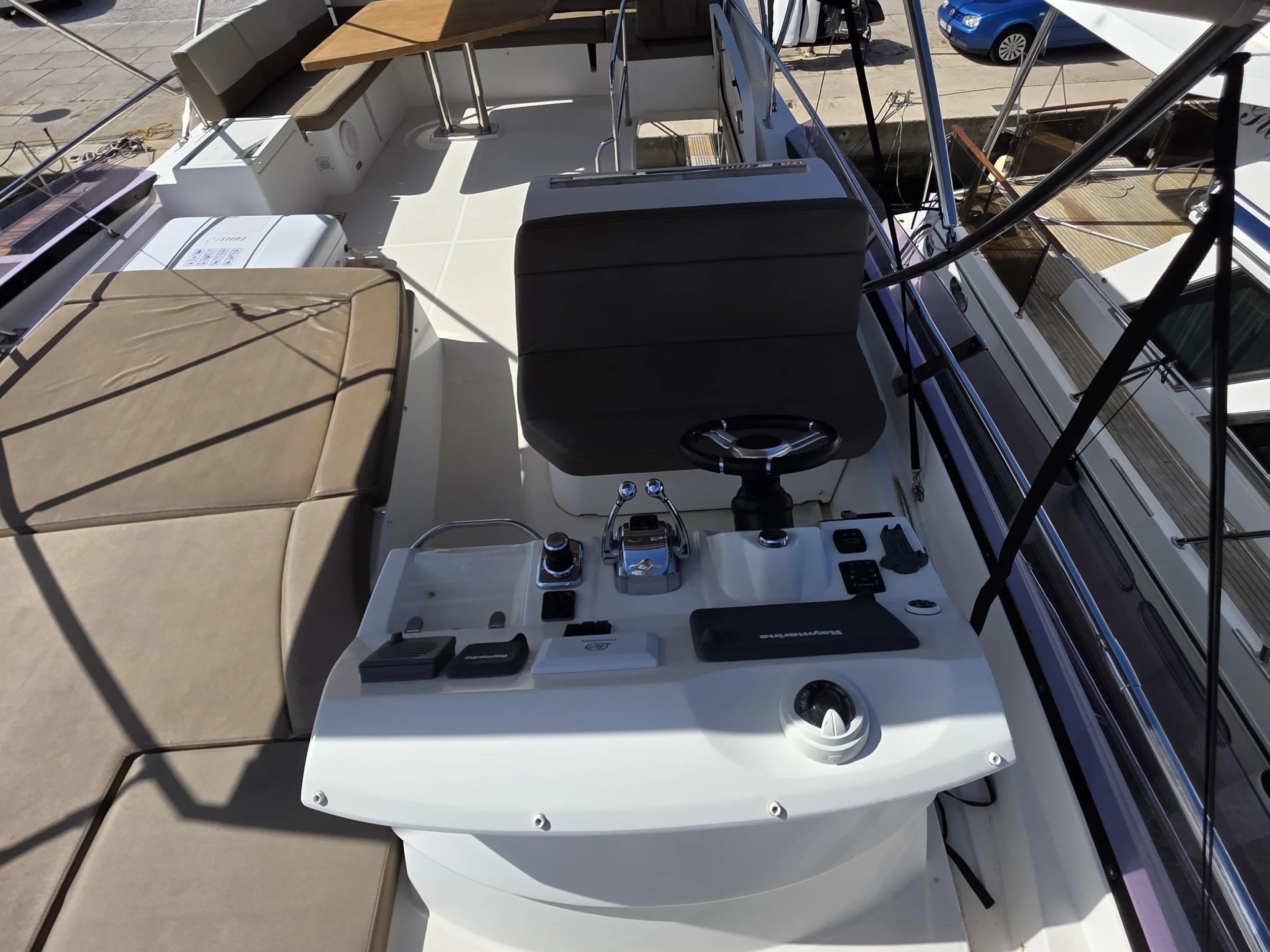 Prestige 550 Fly (Very Bery)  - 37