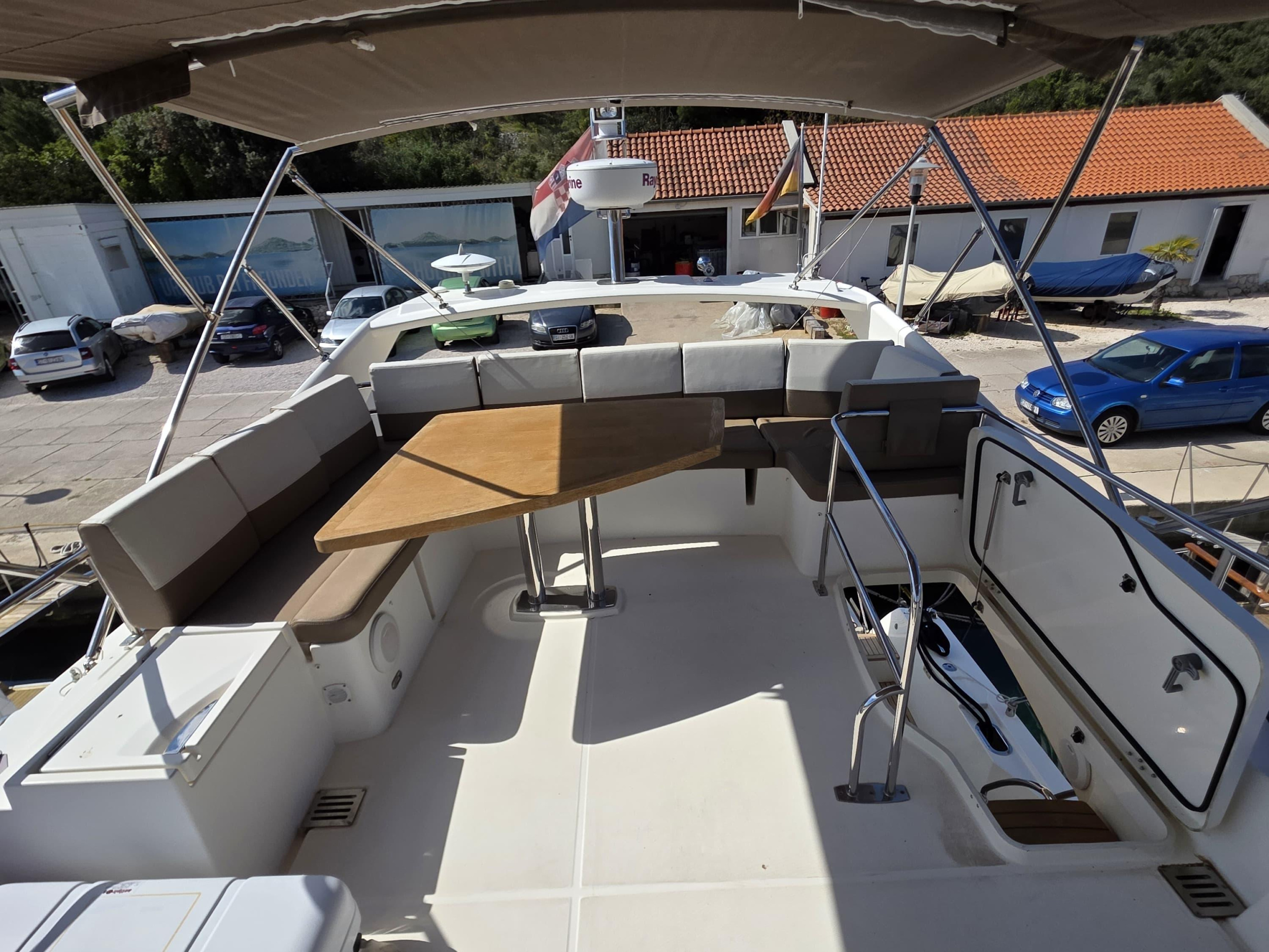 Photo #3 - Prestige 550 Fly (Very Bery) in Primosten - 61326