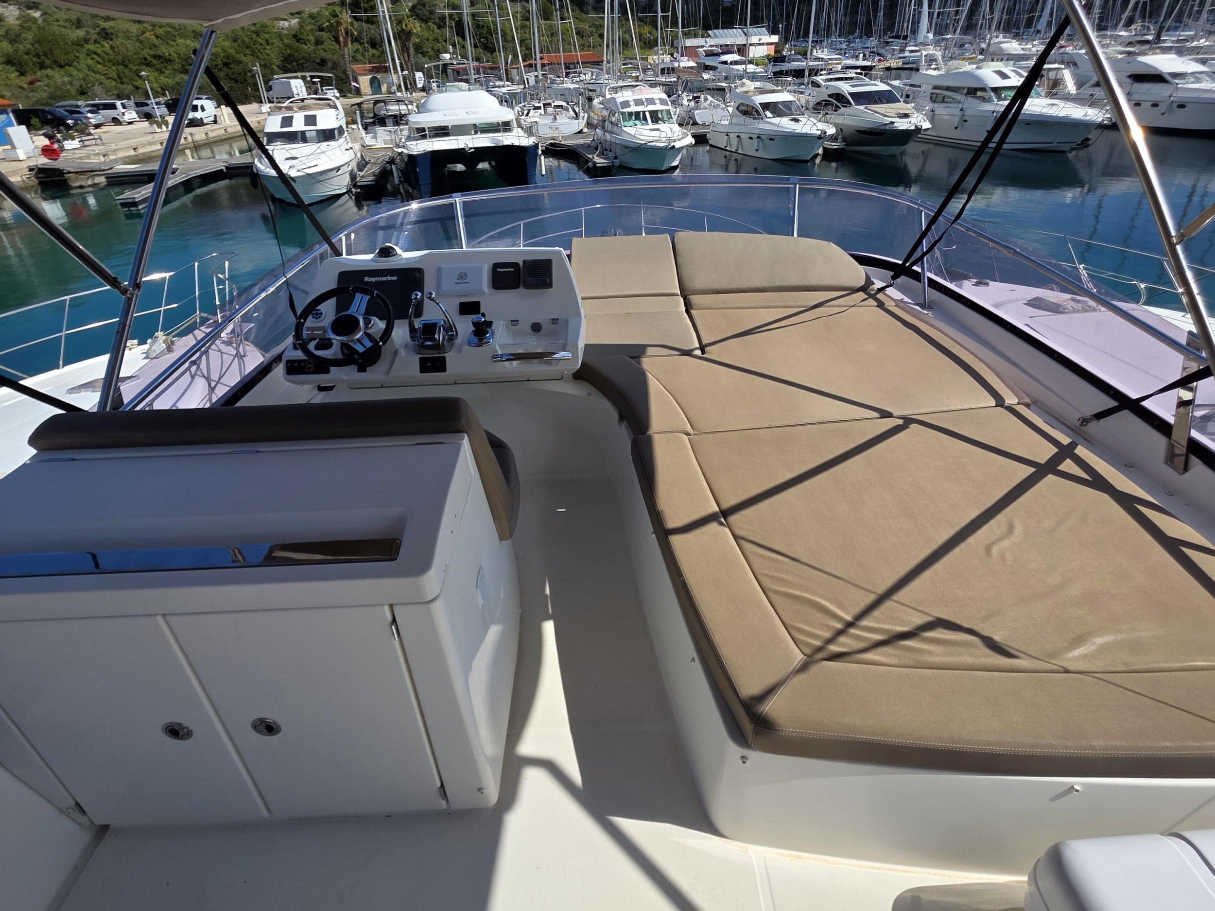 Photo #12 - Prestige 550 Fly (Very Bery) in Primosten - 61326