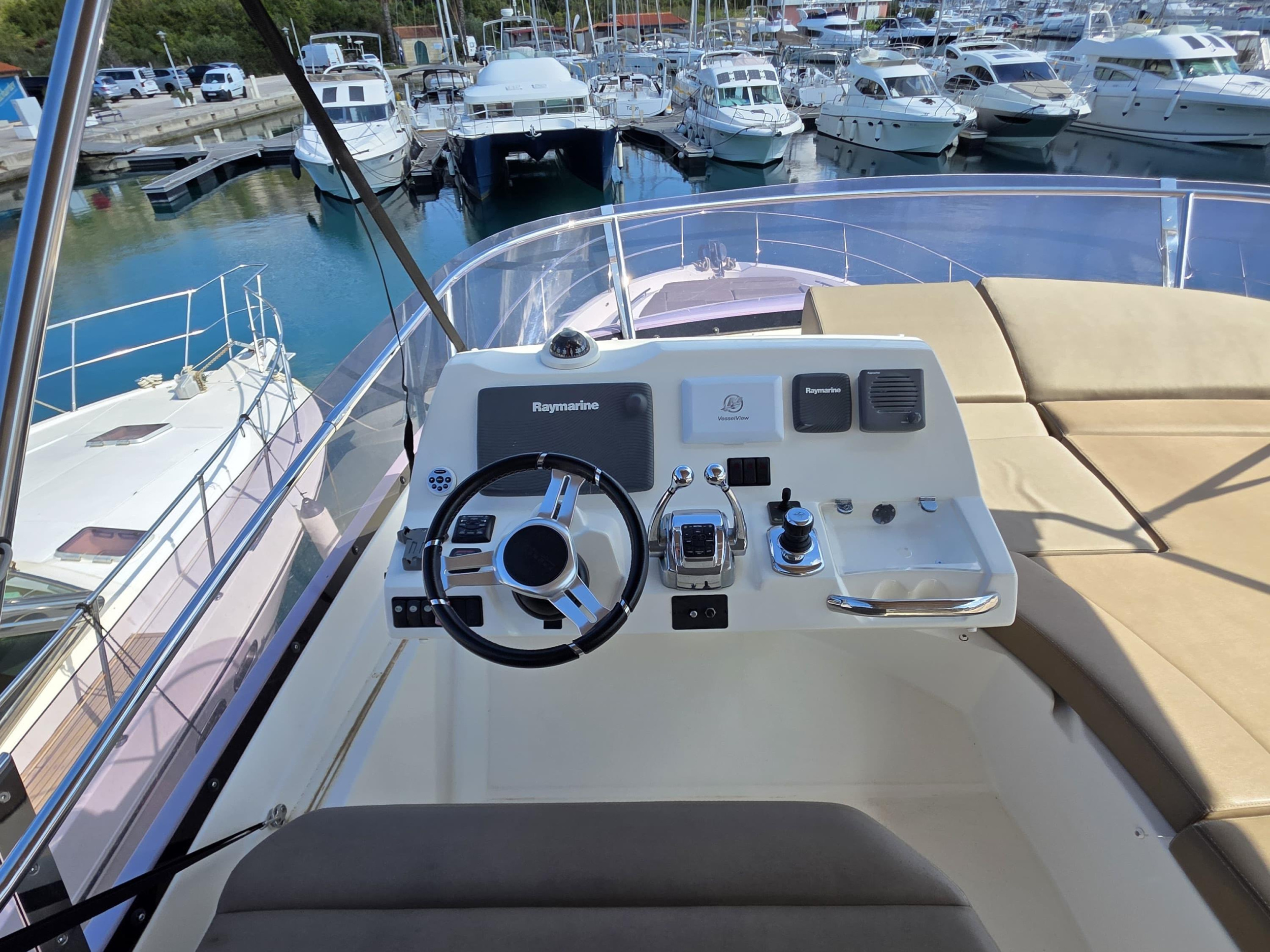 Photo #33 - Prestige 550 Fly (Very Bery) in Primosten - 61326