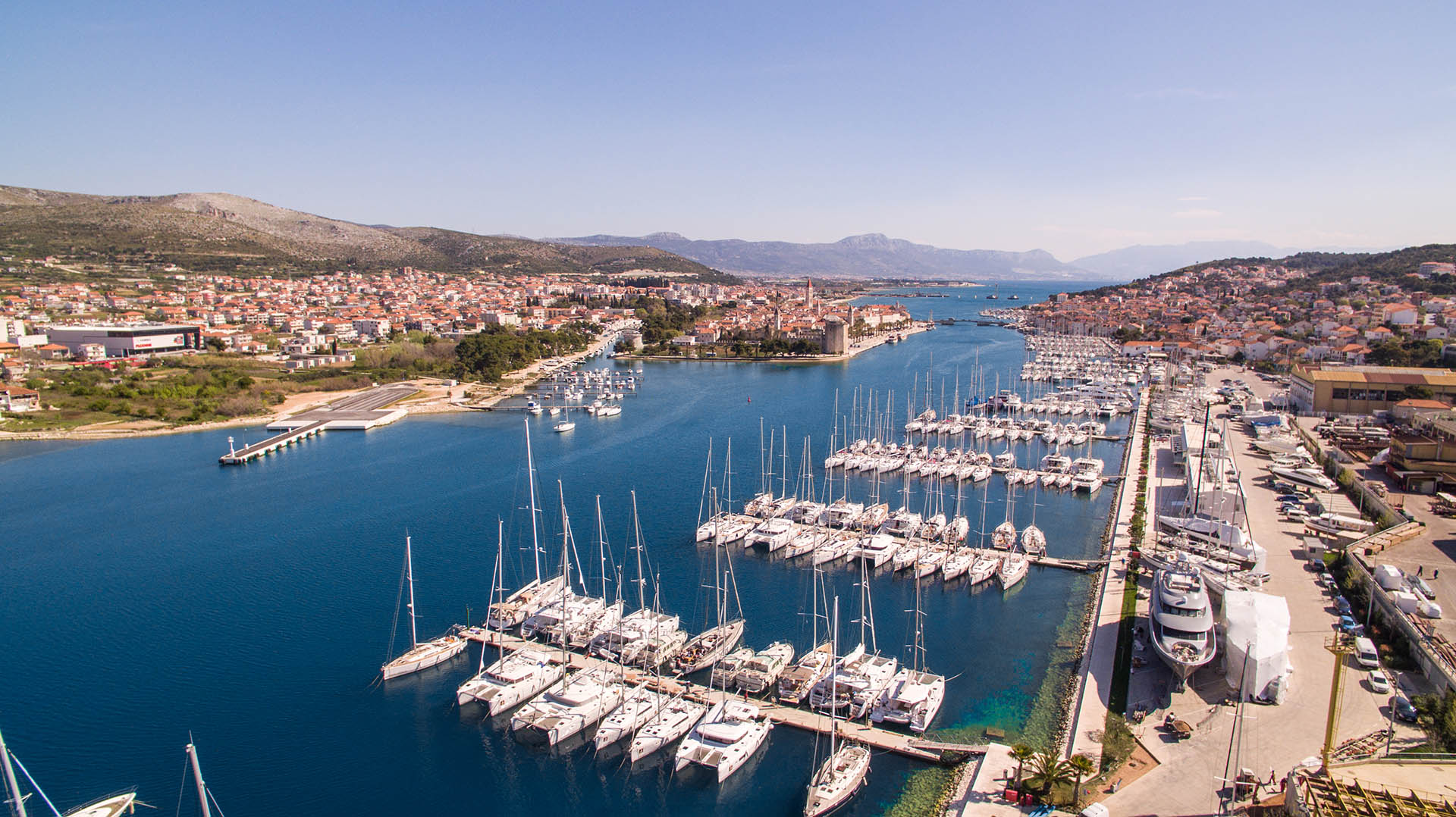 Photo #13 - Bavaria Virtess 420 Fly (Sunrise) en Trogir - 19664