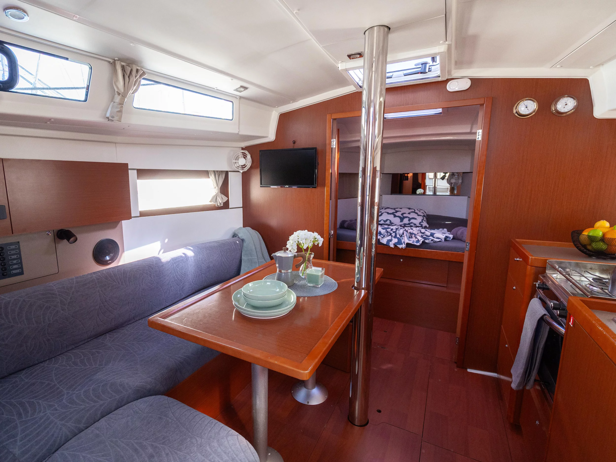 Oceanis 38.1 (Hydra) Interior image - 6
