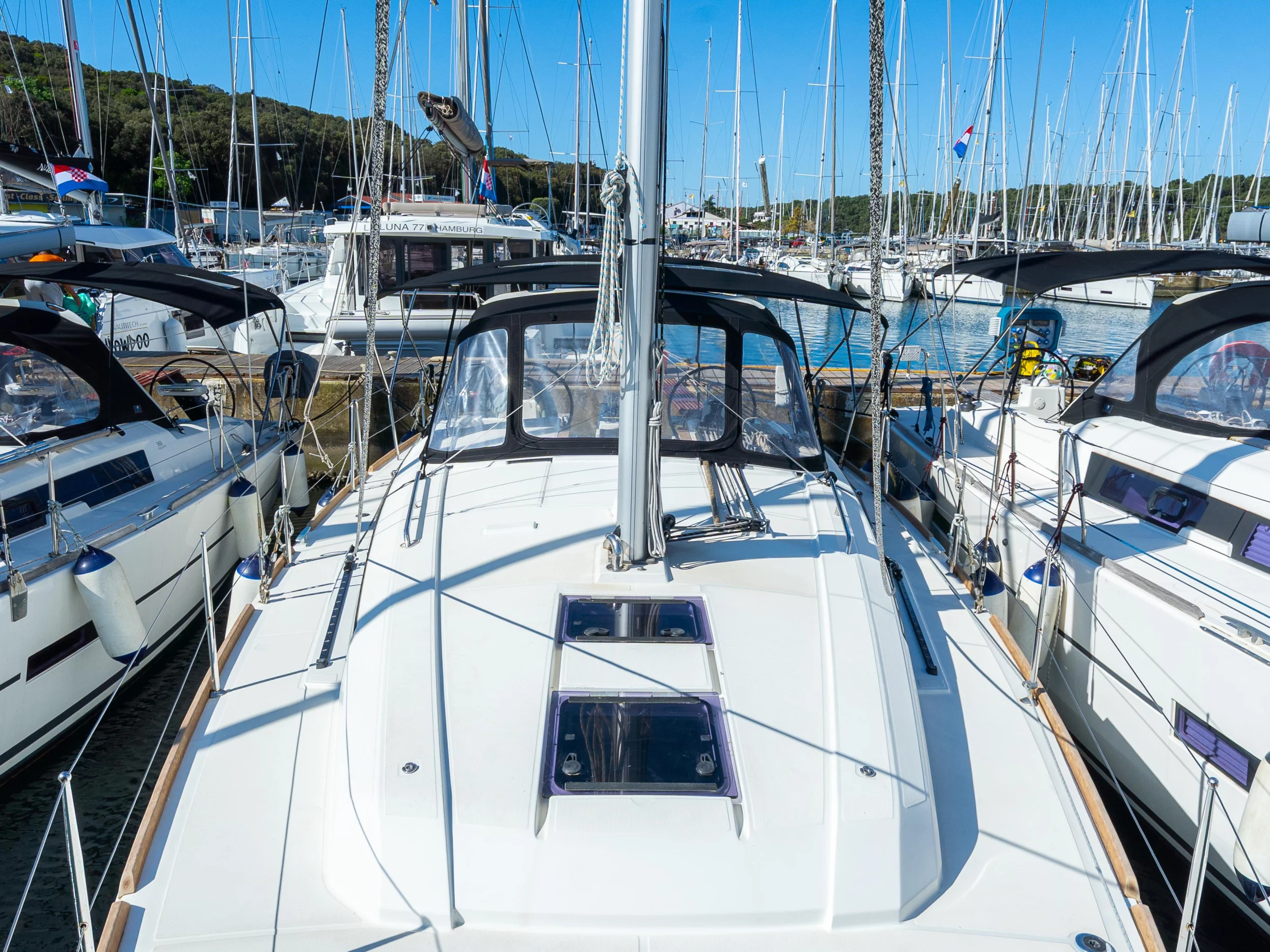 Oceanis 38.1 (Hydra)  - 18