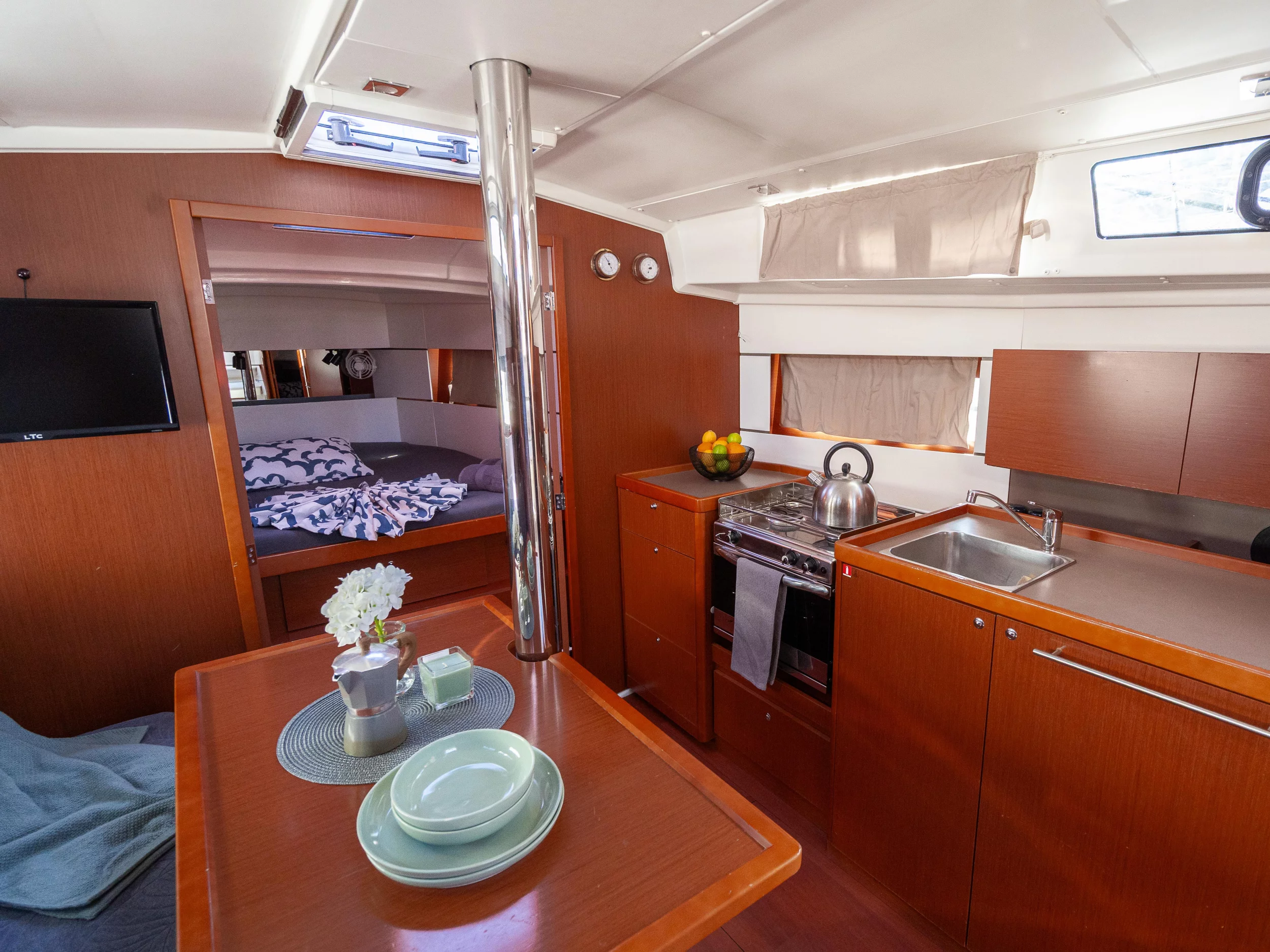 Oceanis 38.1 (Hydra)  - 9