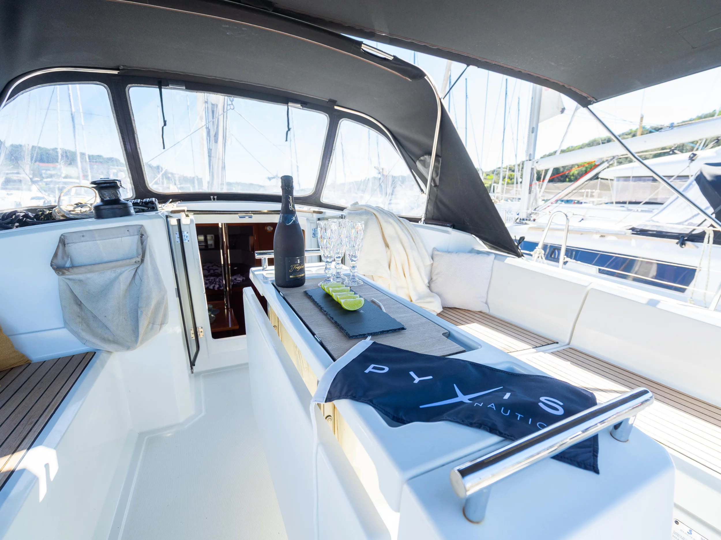 Oceanis 38.1 (Hydra)  - 15