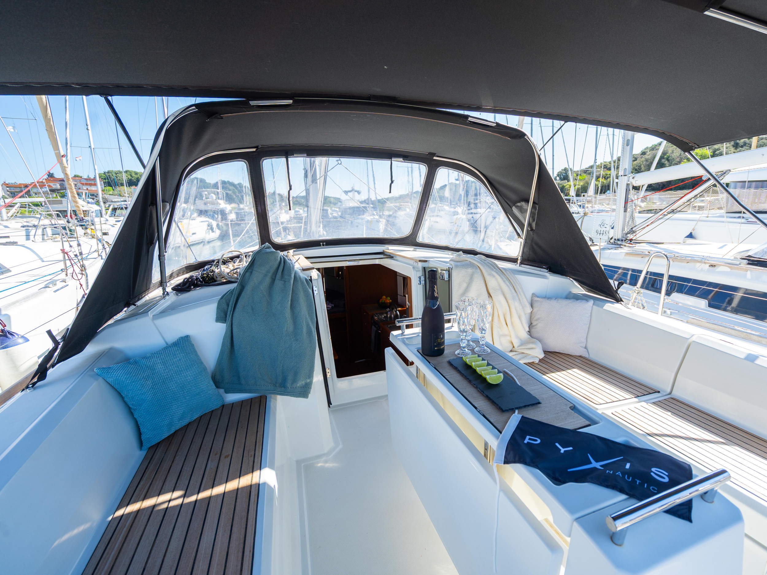 Photo #12 - Oceanis 38.1 (Hydra) in Pula - 23370