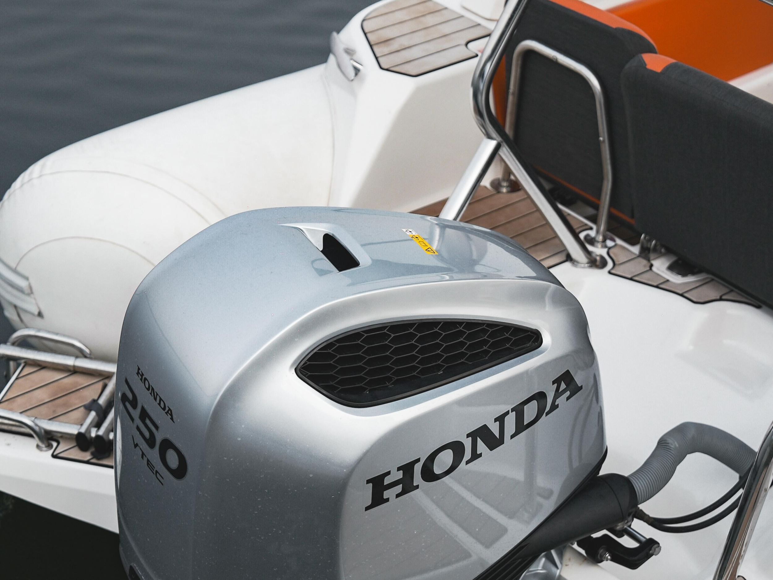 Photo #226 - ZODIAC MEDLINE 7.50 (WHITE PEARL) in Ajaccio - 61009