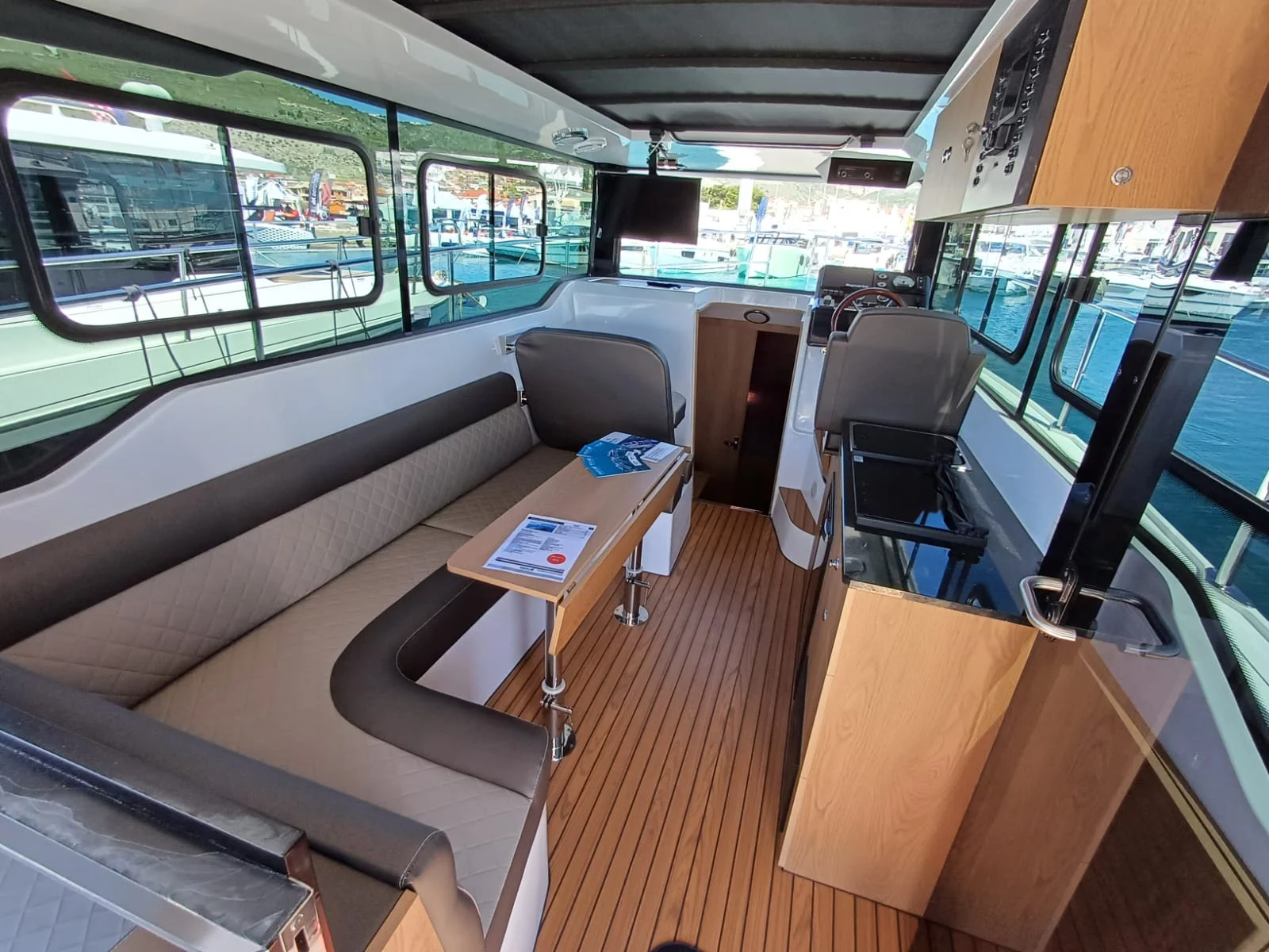 Nikhen Aquasun 34 Sedan LP (ŠOLTA) Interior image - 7
