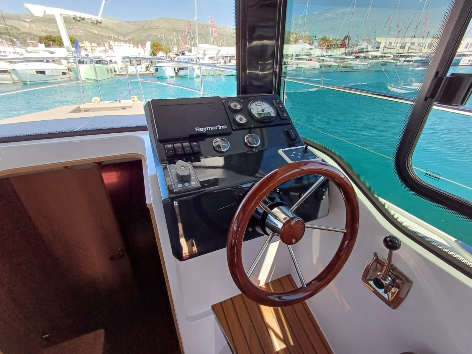 Photo #20 - Nikhen Aquasun 34 Sedan LP (ŠOLTA) en Trogir - 21057