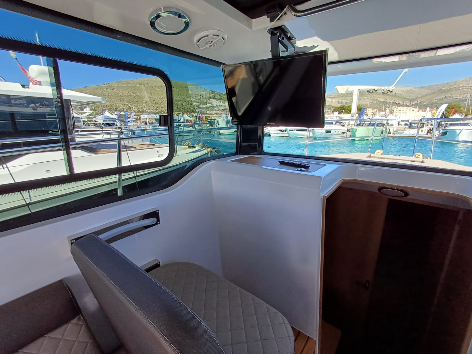 Photo #5 - Nikhen Aquasun 34 Sedan LP (ŠOLTA) en Trogir - 21057