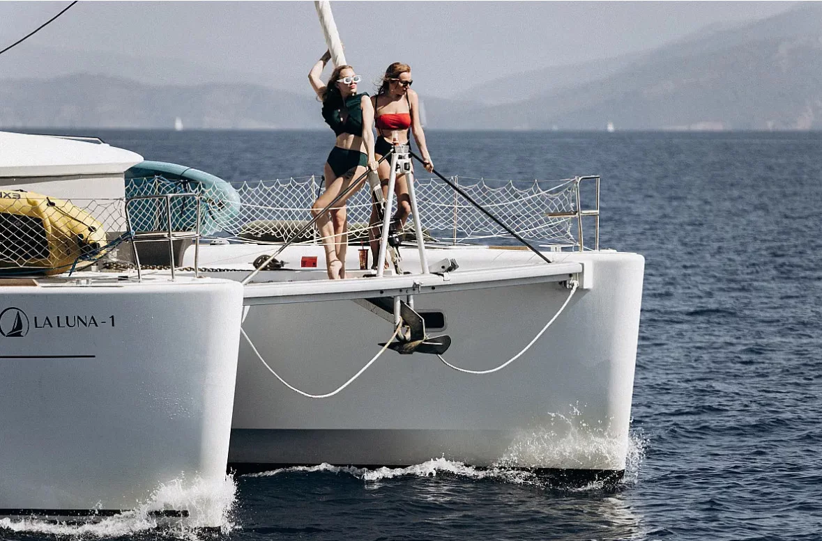 Lagoon 450 (La Luna)  - 4