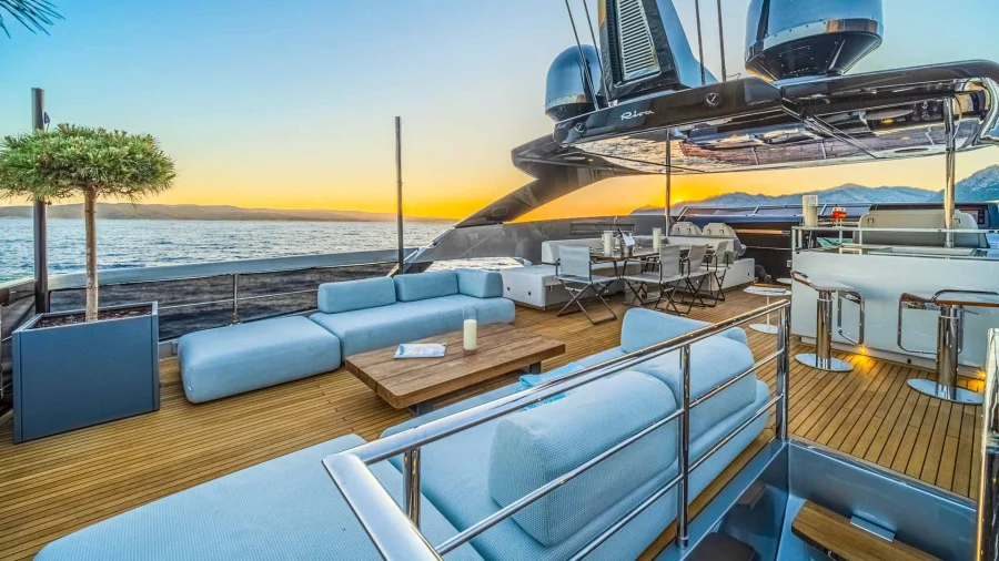 Riva Corsaro 100 (No Stress 888)  - 5