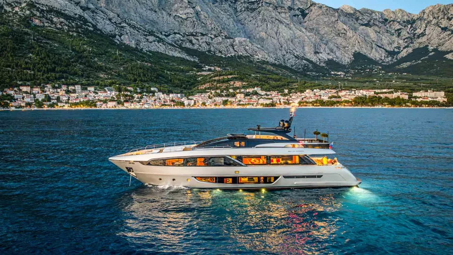 Riva Corsaro 100 (No Stress 888)  - 8