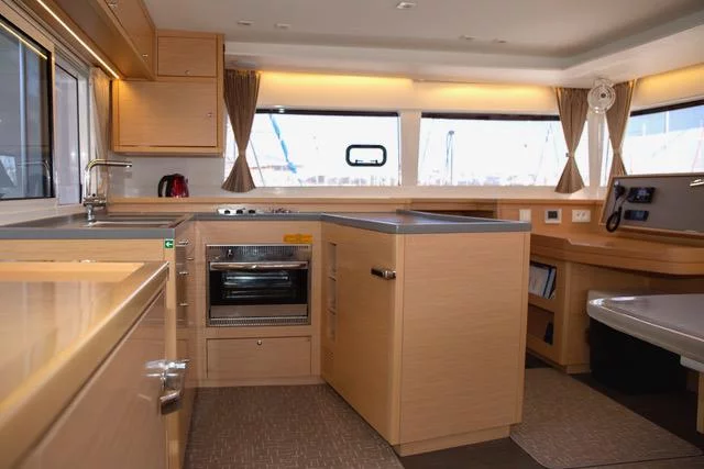 Lagoon 450 (Satyam Melody)  - 7