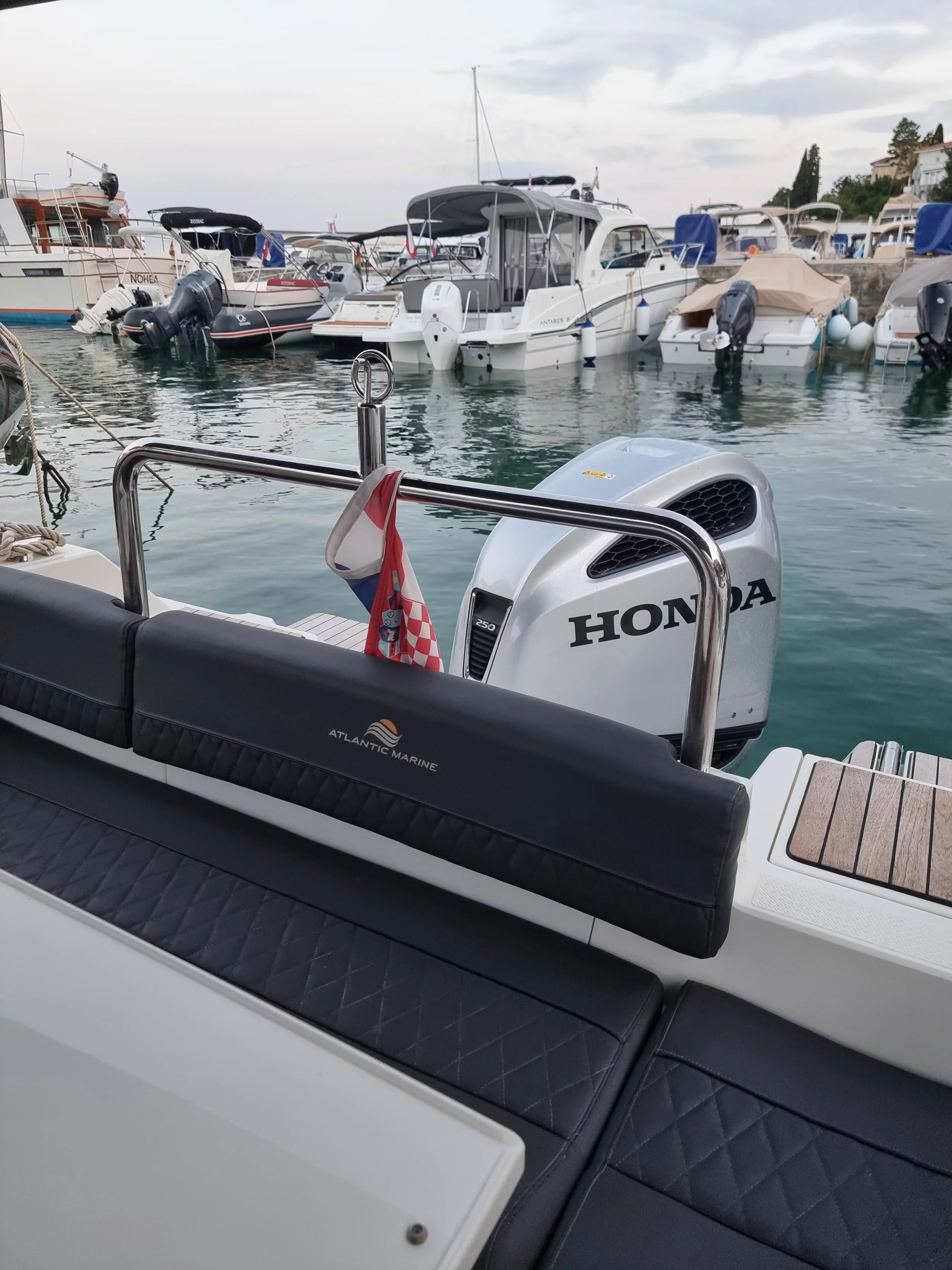 Atlantic Marine Sun Cruiser 730 (Lady Blue)  - 10