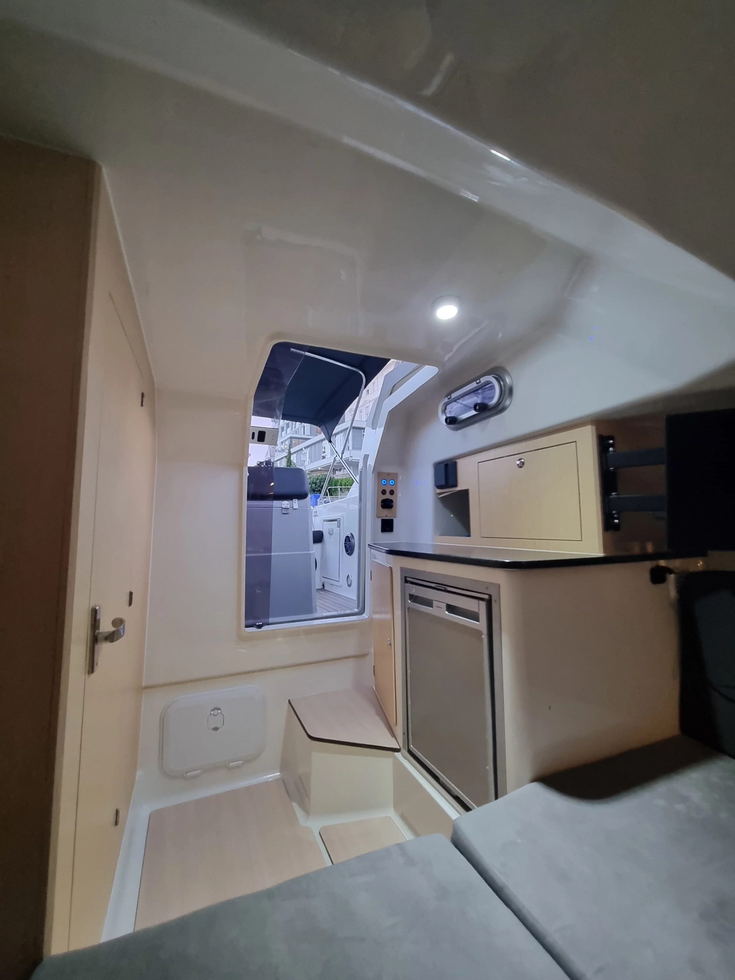 Atlantic Marine Sun Cruiser 730 (Lady Blue)  - 4