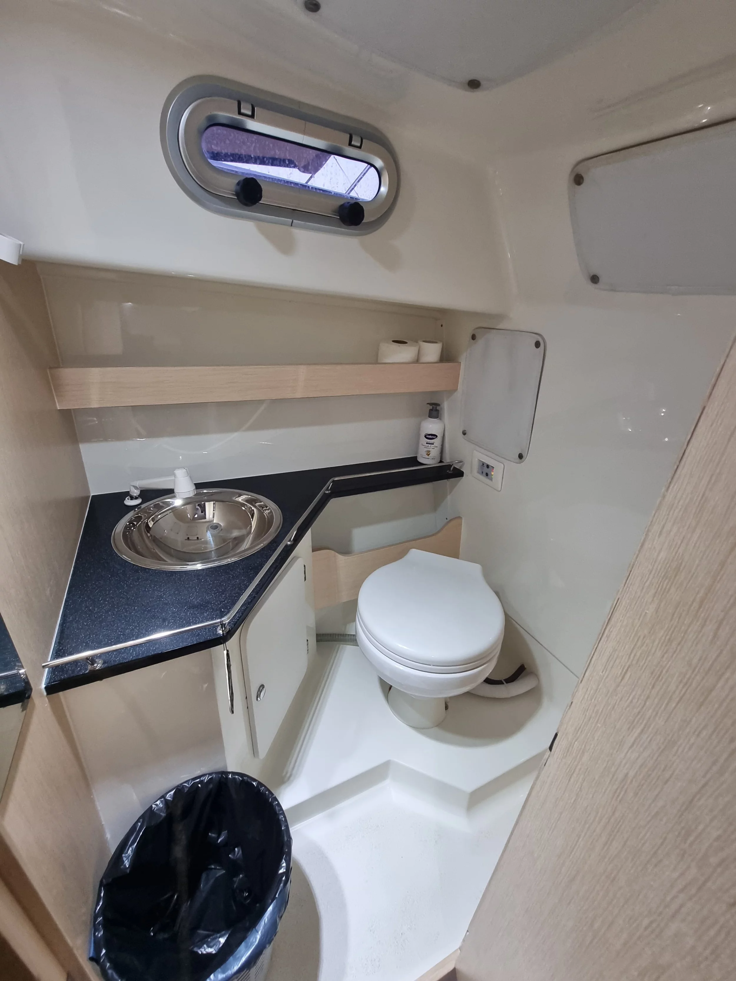 Atlantic Marine Sun Cruiser 730 (Lady Blue)  - 8