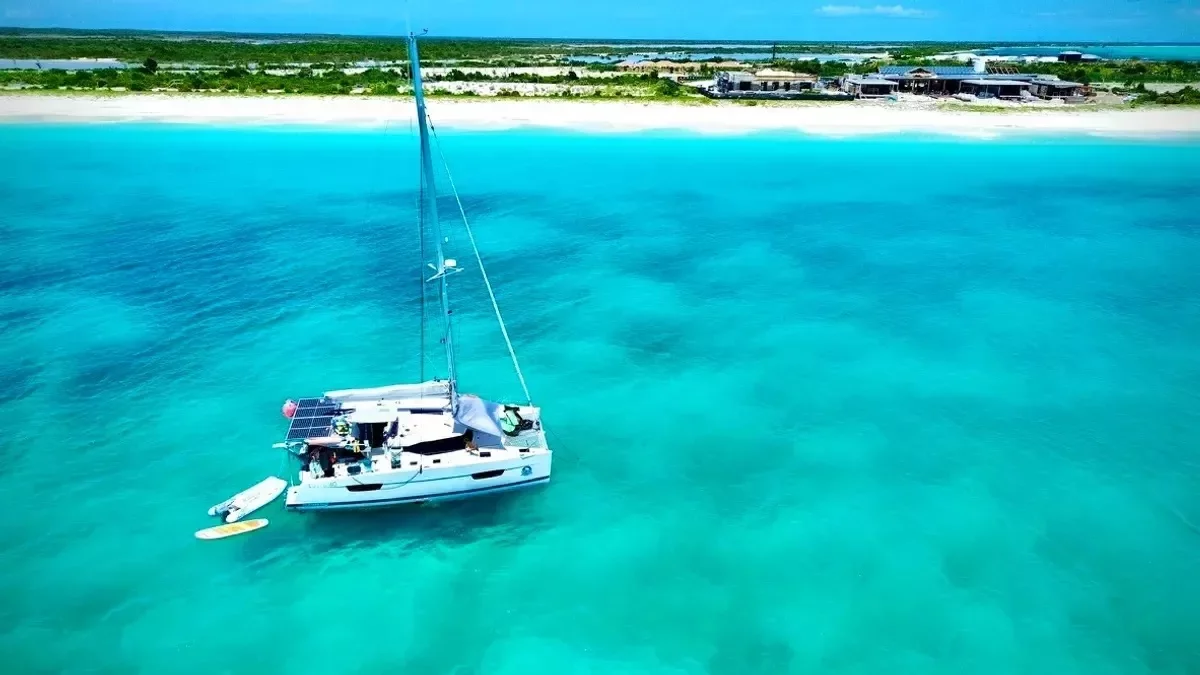 Lucia 40 (Aqua Panda)  - 15