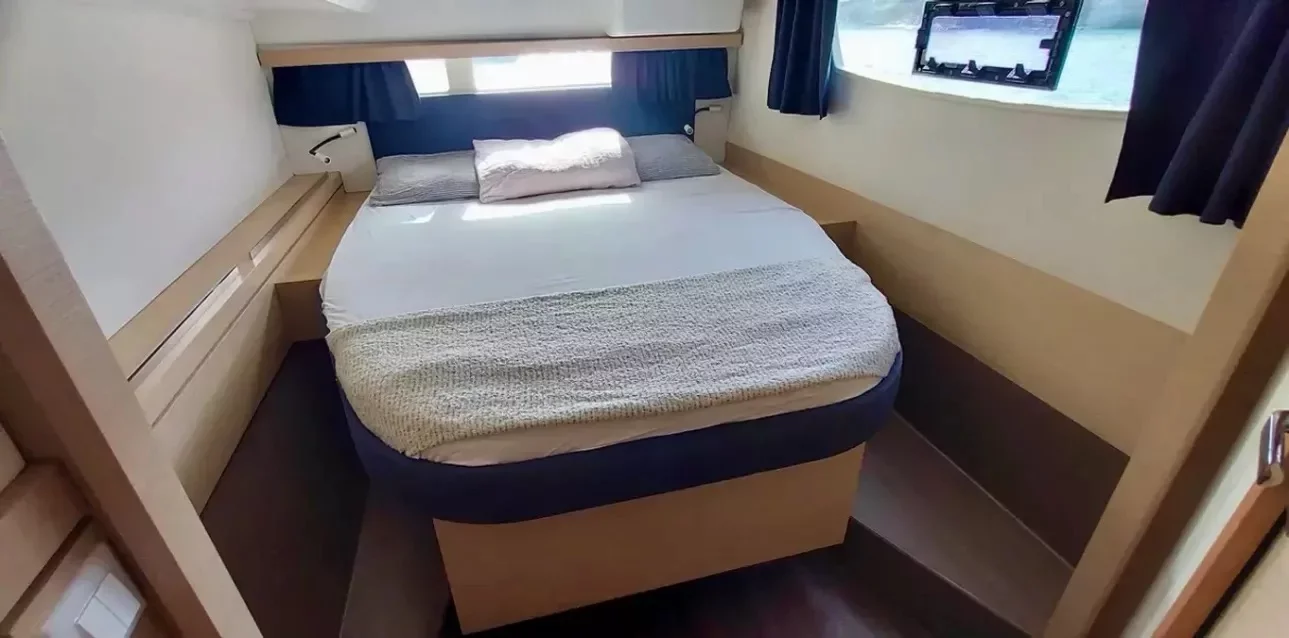 Lucia 40 (Aqua Panda)  - 13