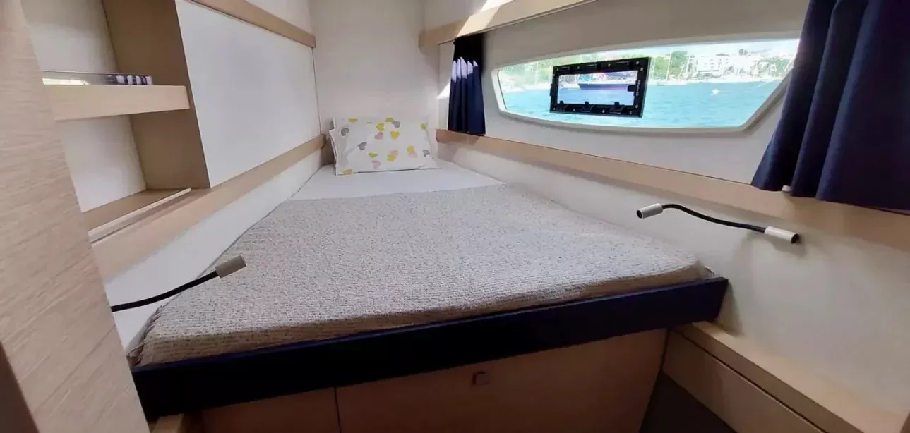 Lucia 40 (Aqua Panda)  - 1