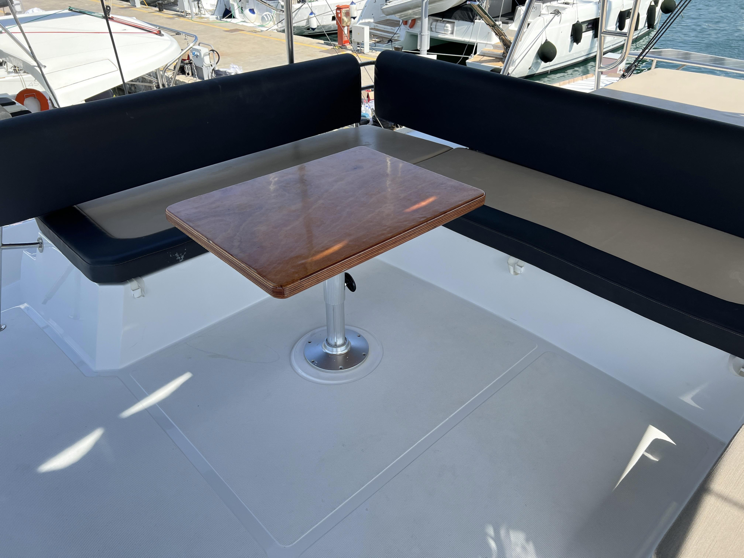 Photo #28 - Bali 4.6 (5+2 cab) (Chillout) in Atene - 18444