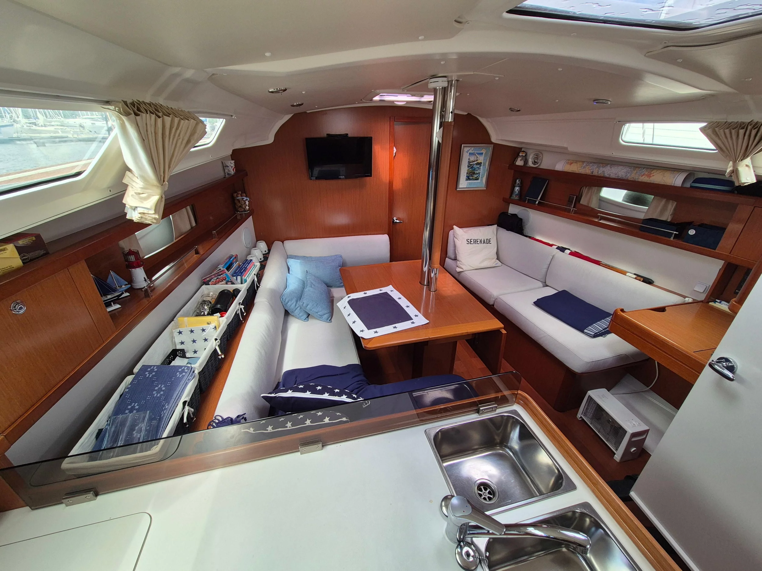 Beneteau Oceanis 37 (Serenade) Interior image - 22