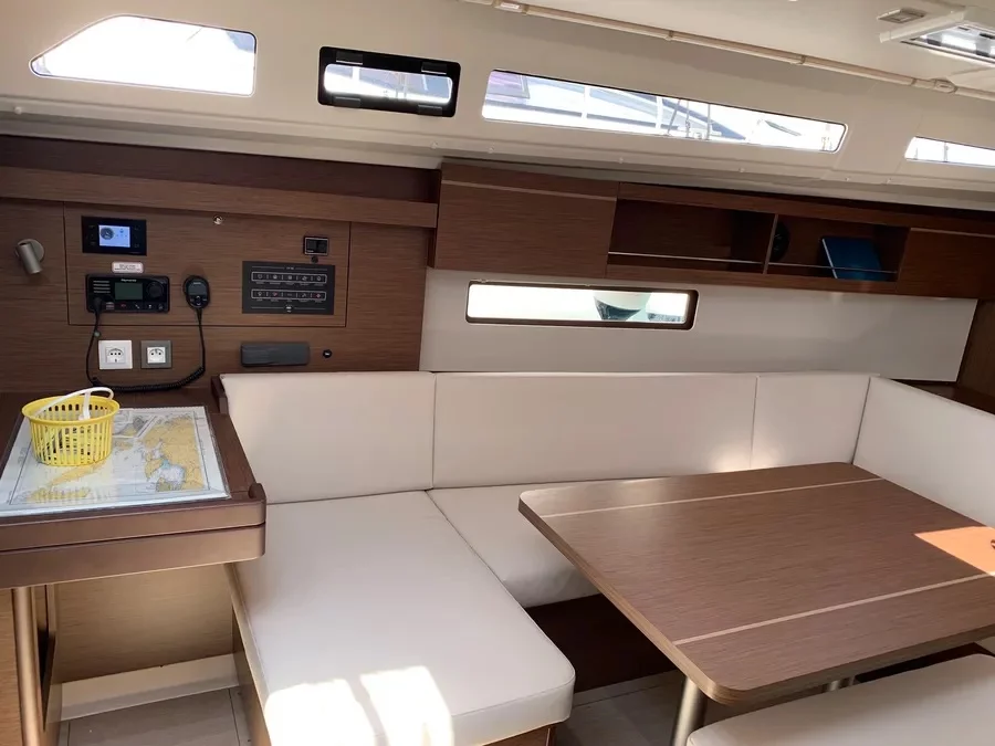 Oceanis 40.1 (Northern Light)  - 7