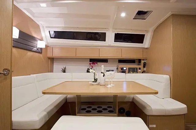 Bavaria Cruiser 46 (Grey Sky)  - 8