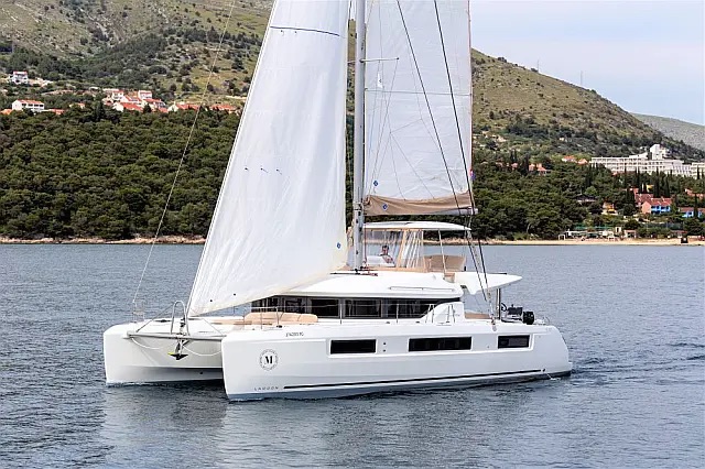 Photo #2 - Lagoon 50 (Sunshine) in Trogir - 62195