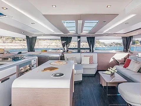 Aura 51 (Ingrid) Interior image - 5