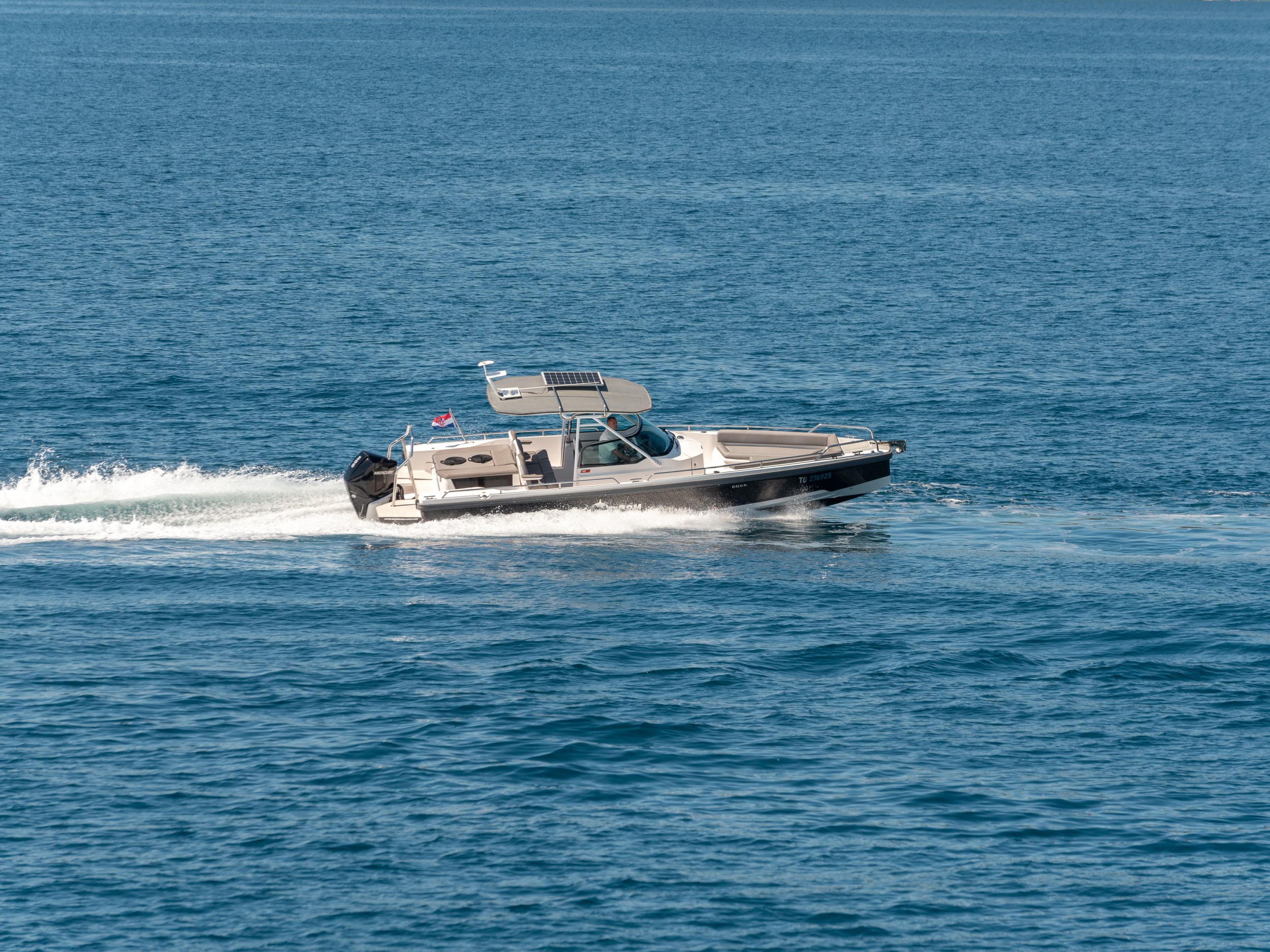 Photo #1 - Axopar 28 T-Top (Axopar) in Trogir - 62140