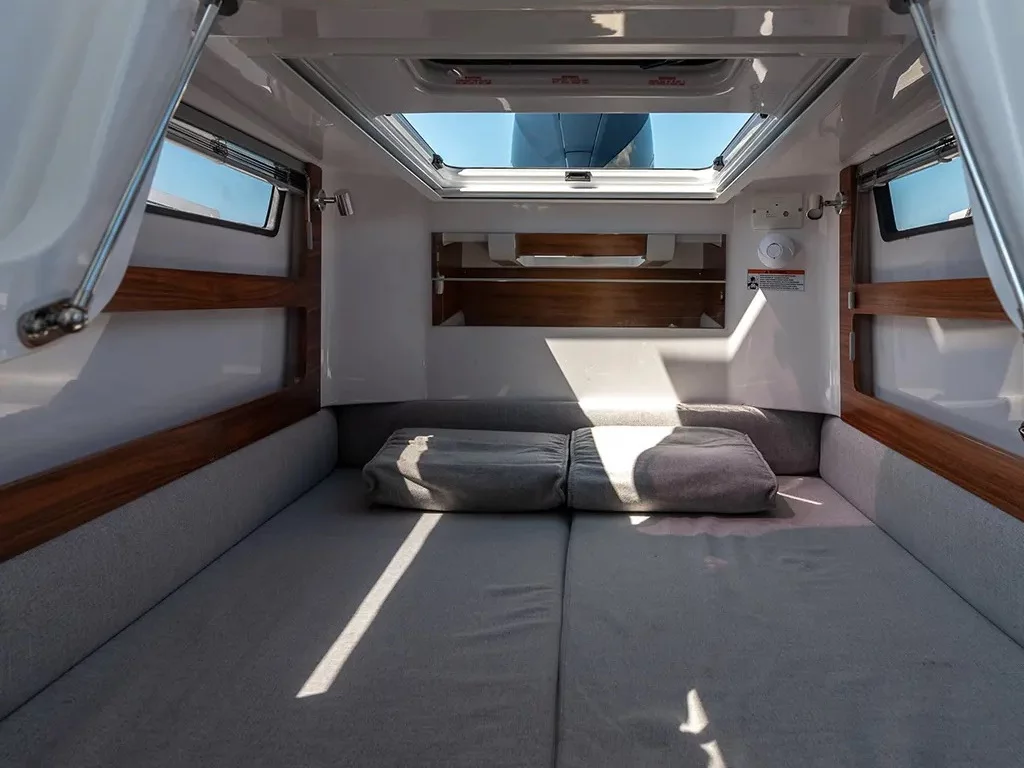 Axopar 28 T-Top (Axopar) Interior image - 3