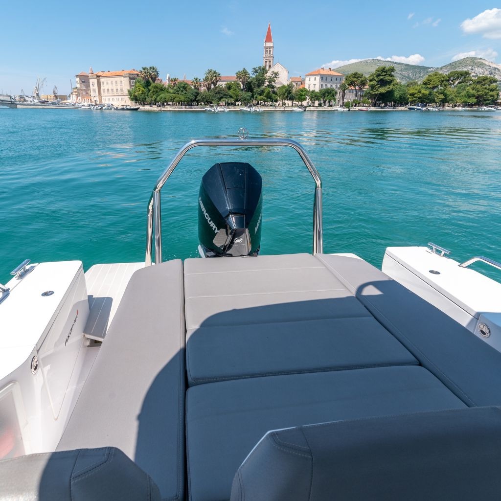 Photo #8 - Axopar 28 T-Top (Axopar) in Trogir - 62140