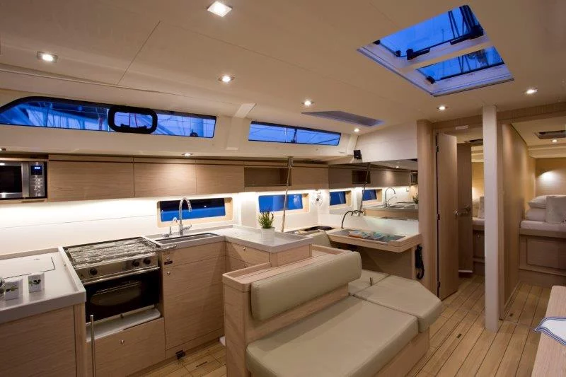 Oceanis 51.1 (Miss Alice)  - 14