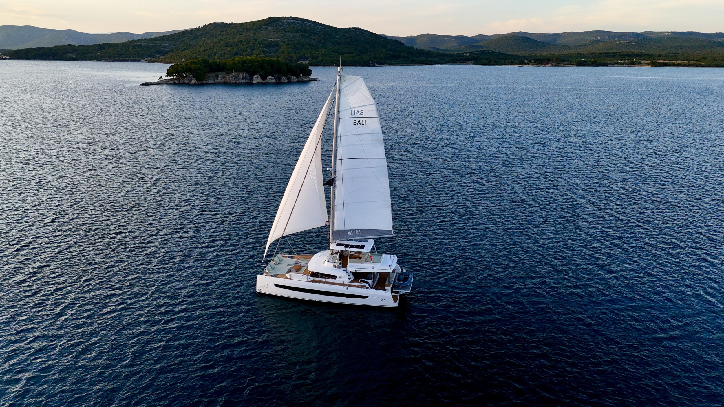 Photo #2 - Bali 5.4 (Mastermind II) in Le Marin - 61782