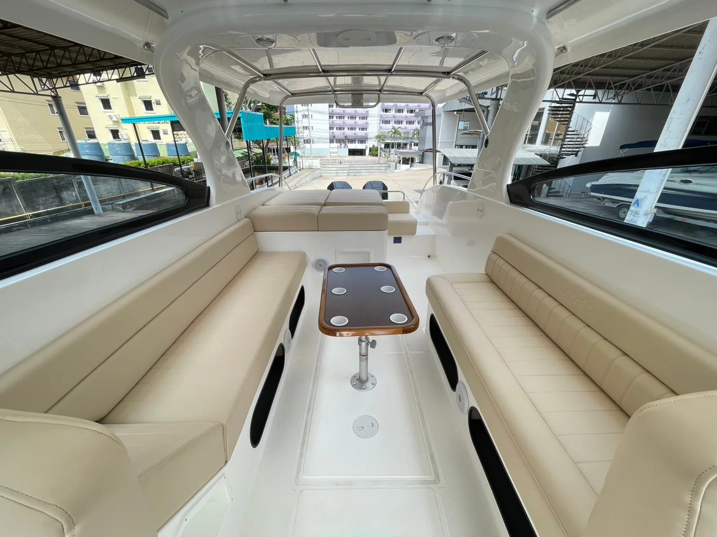 SB399 (Miss GIGI) Interior image - 14
